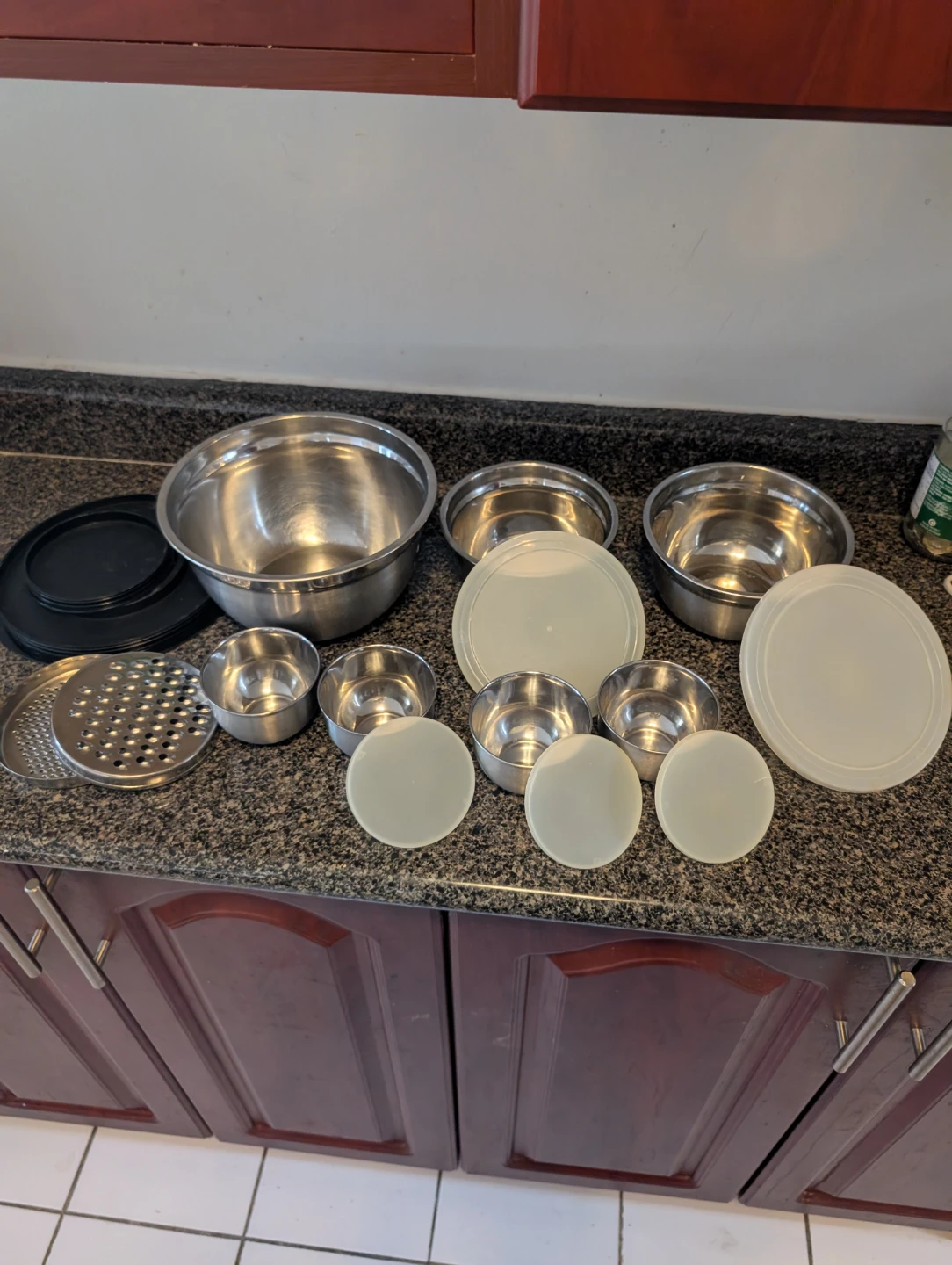 16 piece Stainless Steel Mixing Bowl Set with Grater Attachment