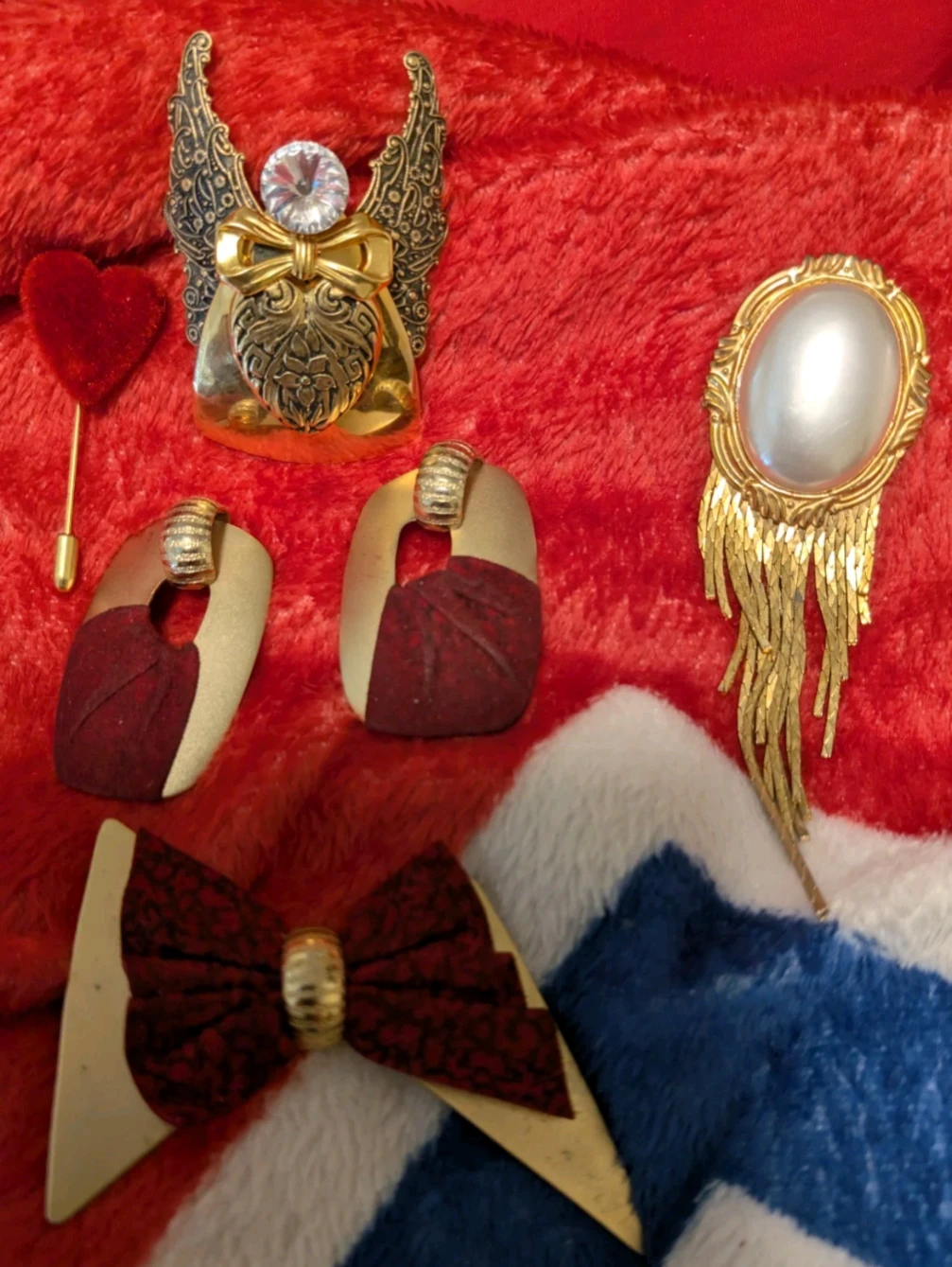 Costume jewellery 4 Brooches and 2 ear rings