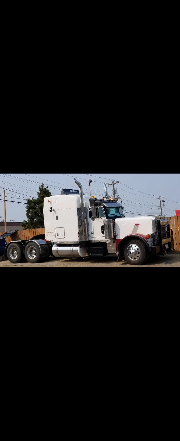 Peterbilt Semi Truck Interior - photo 2