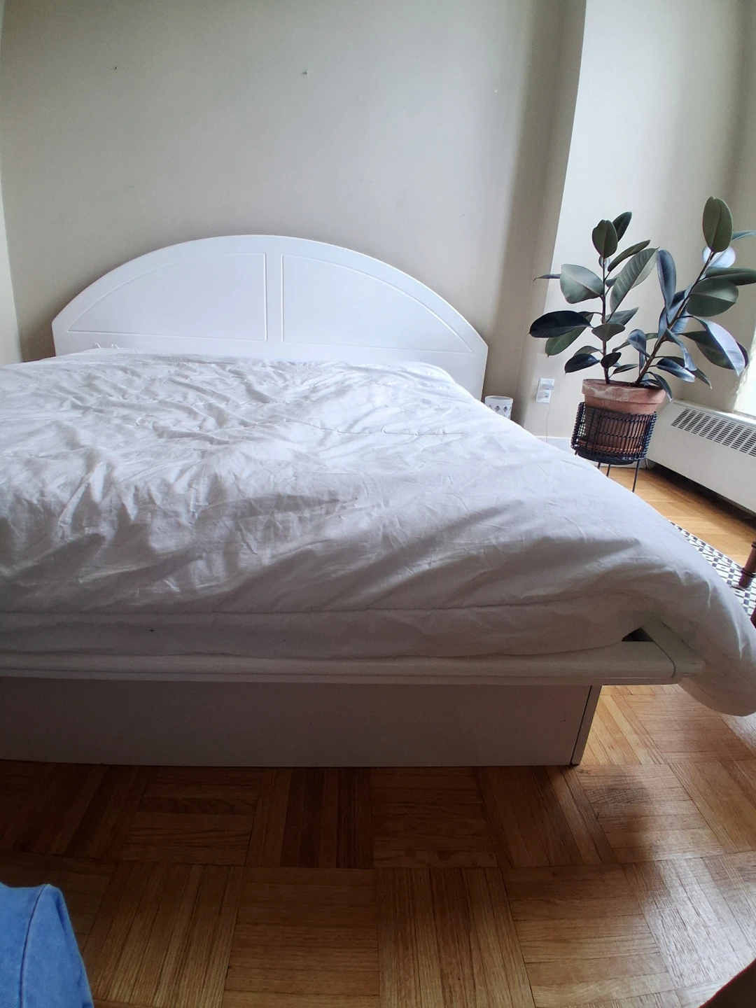 Vintage 1980s Postmodern White Lacquer Queen Platform Bed - photo 2