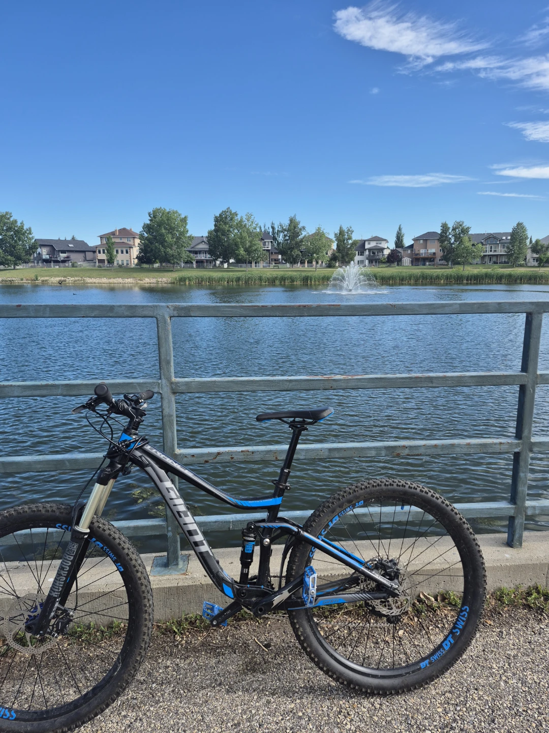 Giant Full Suspension Mountain Bike