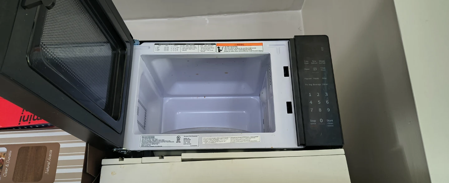 Black+Decker Microwave Oven - photo 2