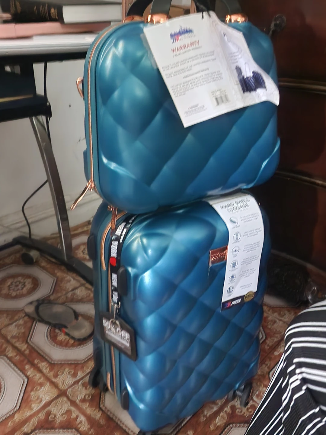Teal Hard Shell Luggage Set (2 Pieces) - photo 3