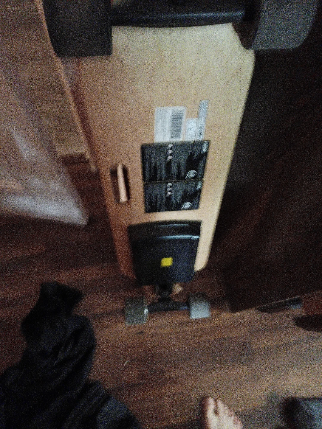 Solo-Flow Electric Skateboard with Remote and Charger broken - photo 3