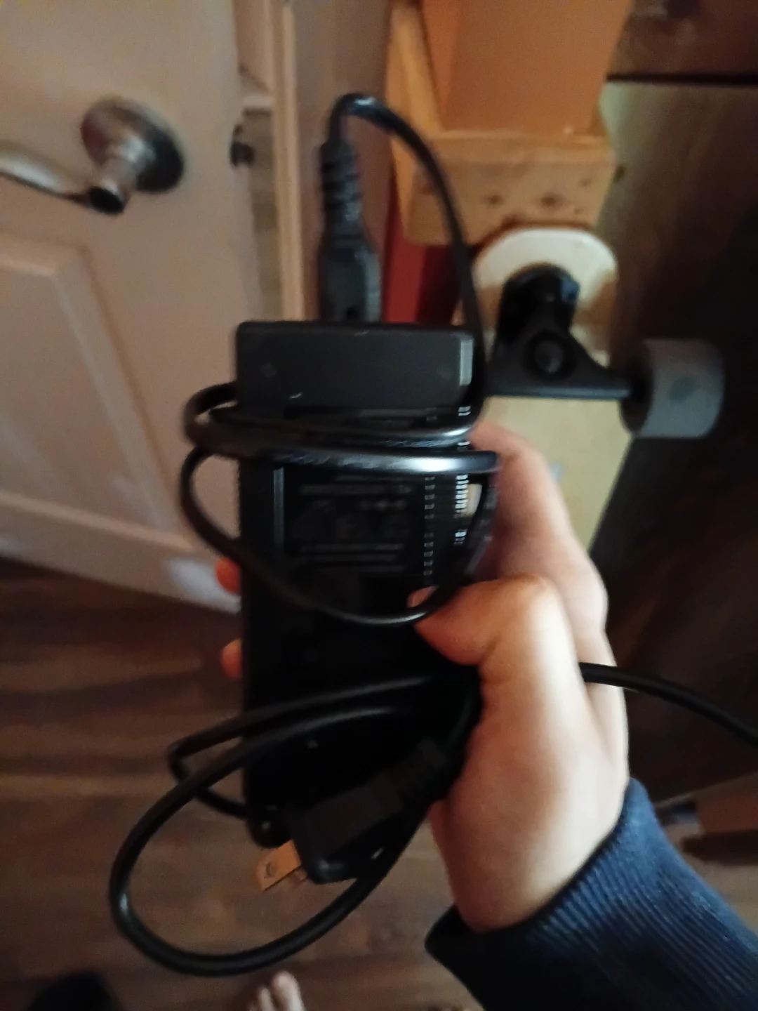 Solo-Flow Electric Skateboard with Remote and Charger broken - photo 4
