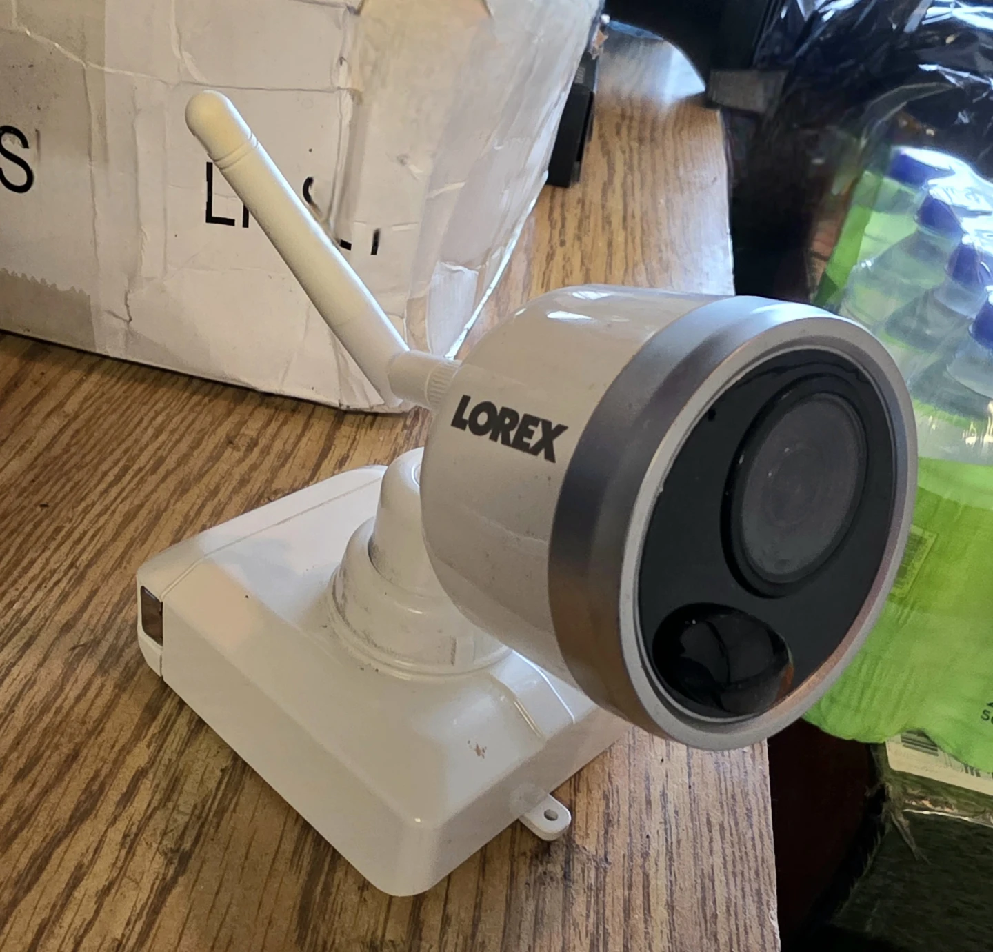 Lorex LHWT1006-D 1080p Recorder 6 Channel with 32GB & 2-Cameras