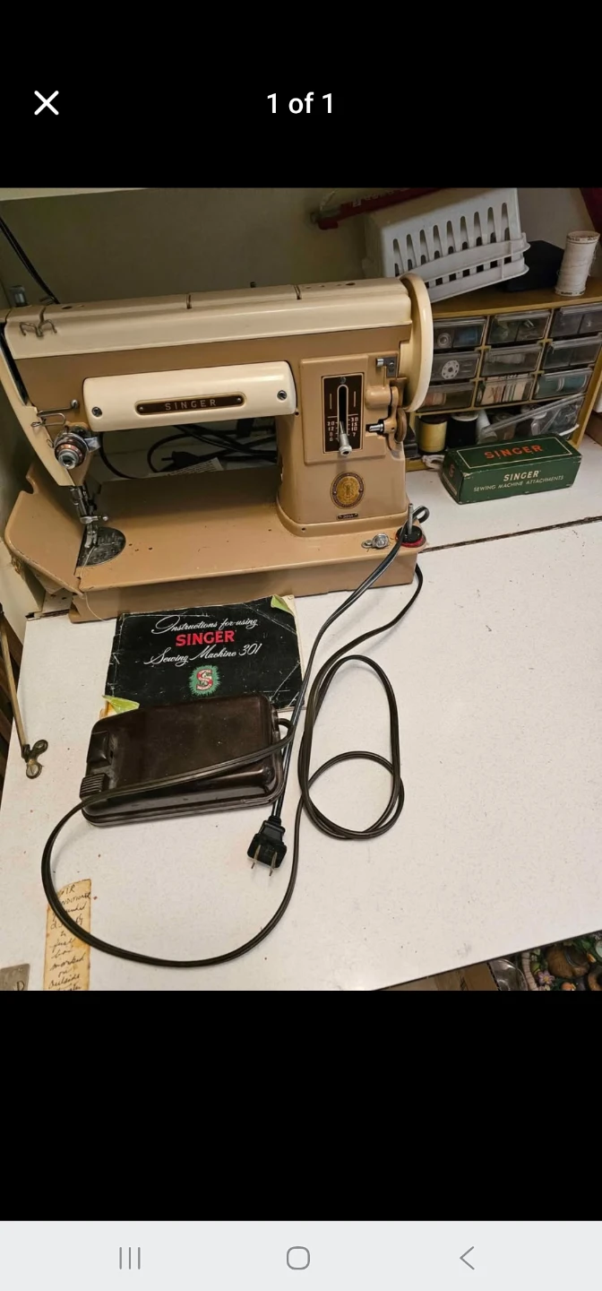 Collector's Vintage 1950's Sewing Machine