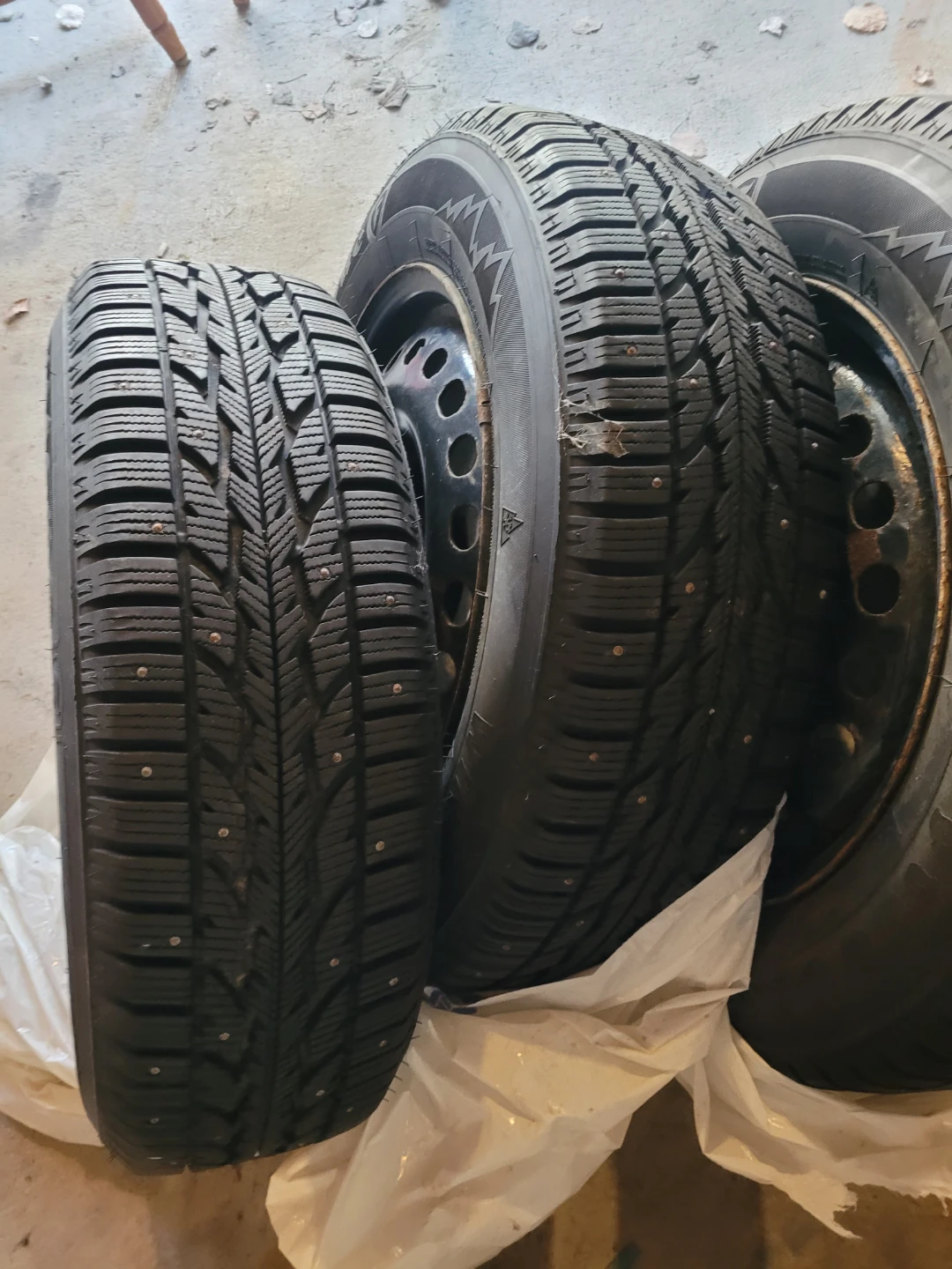 Set of 4 studded Winter Tires on Rims - photo 3