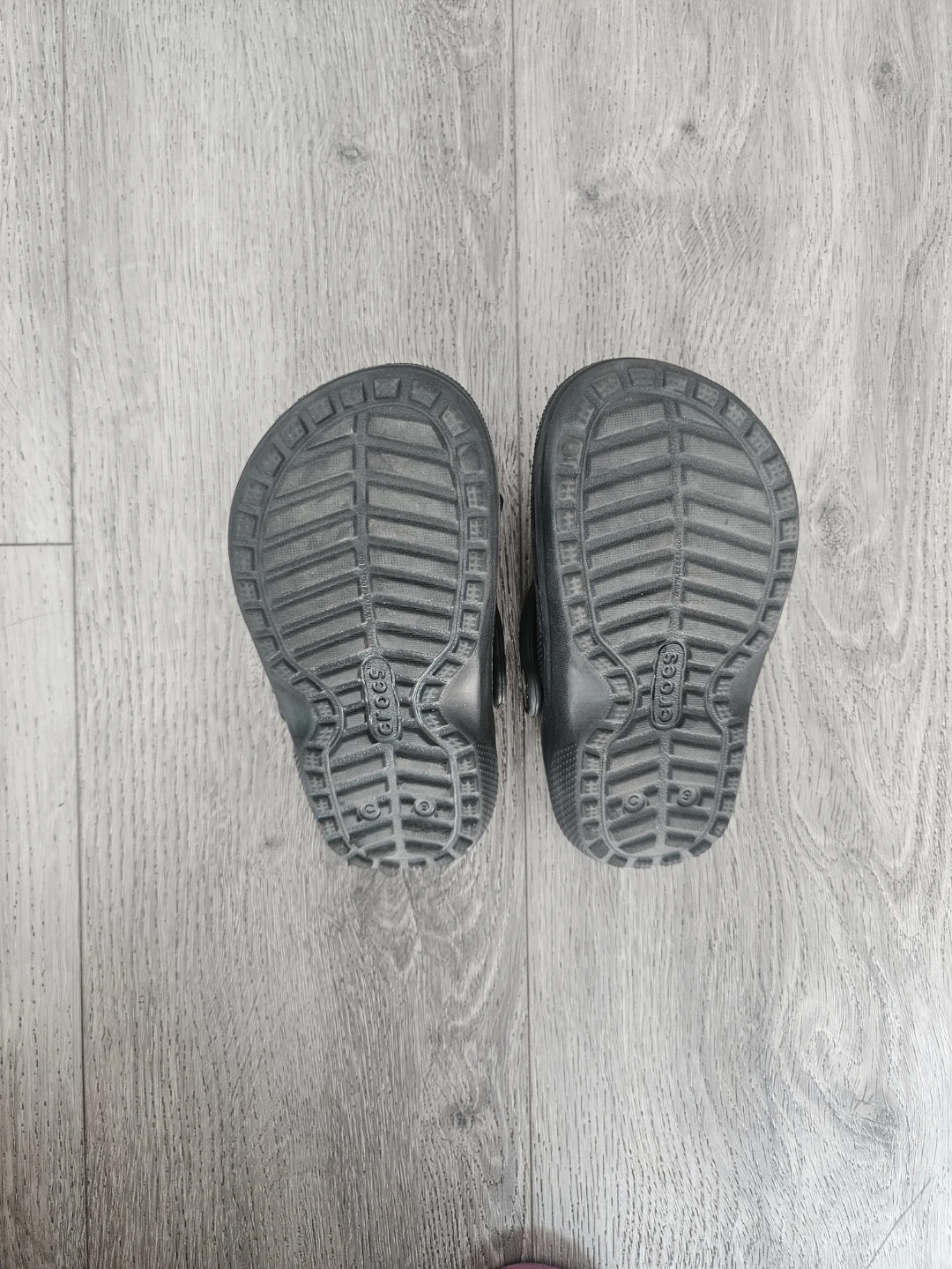 Kids' Black Crocs with Fuzz Lining - photo 4
