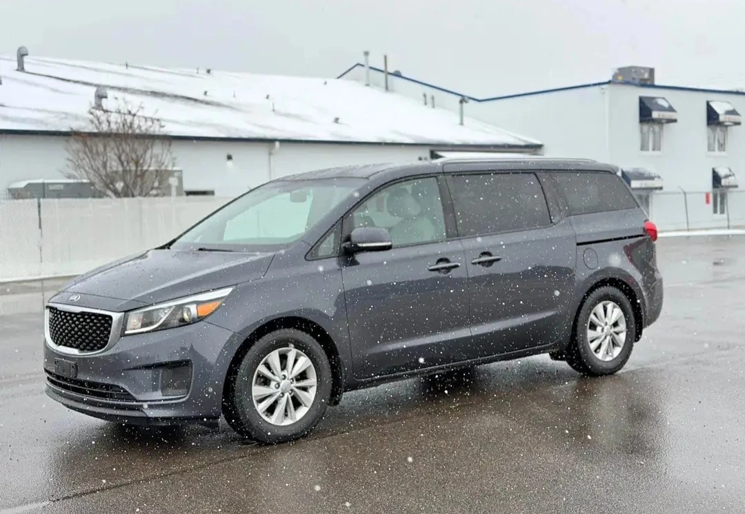 2017 Kia Sedona LX - photo 3
