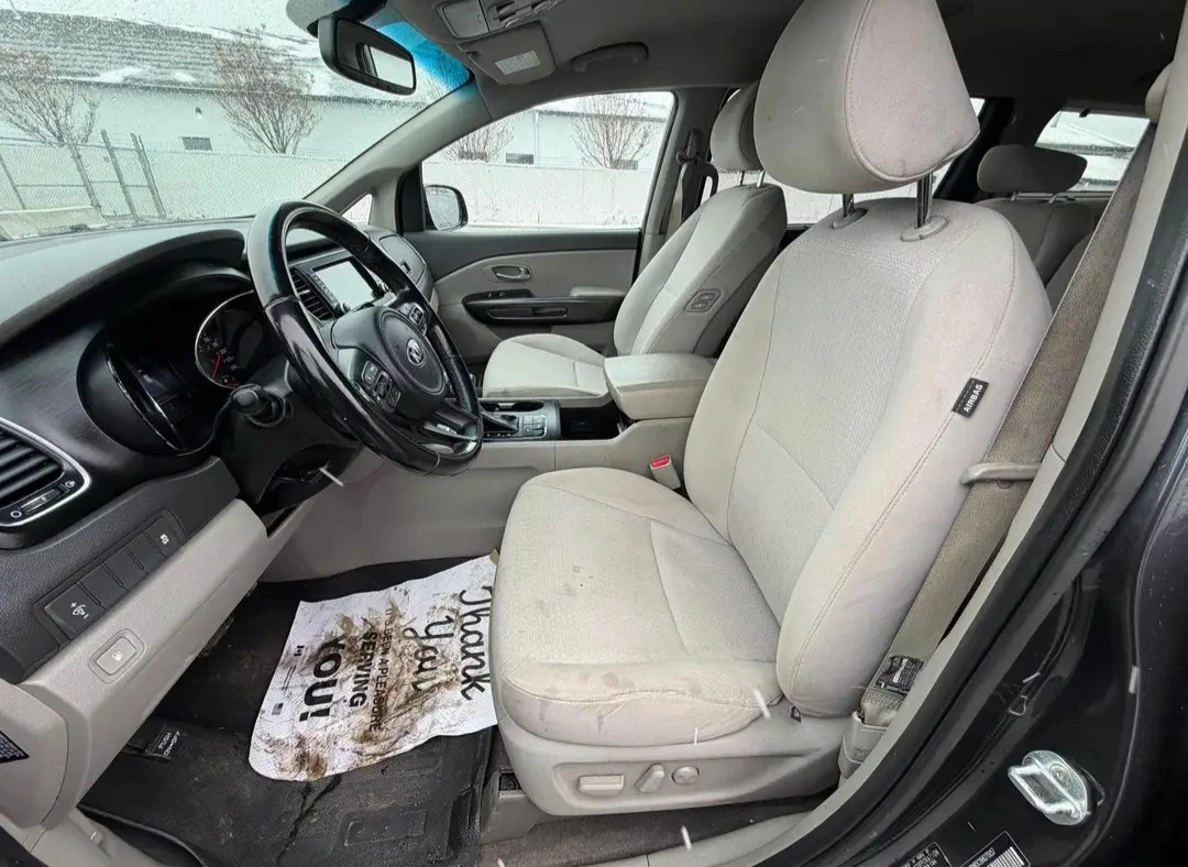 2017 Kia Sedona LX - photo 5