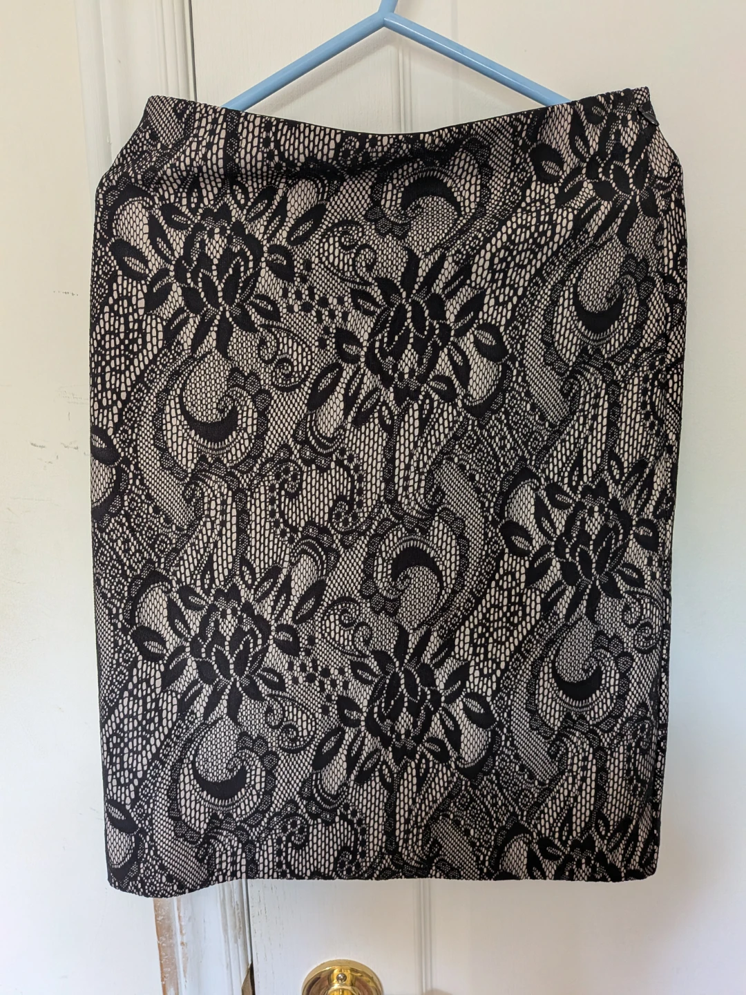 Ann Taylor Black & White Lace Pencil Skirt Size 0