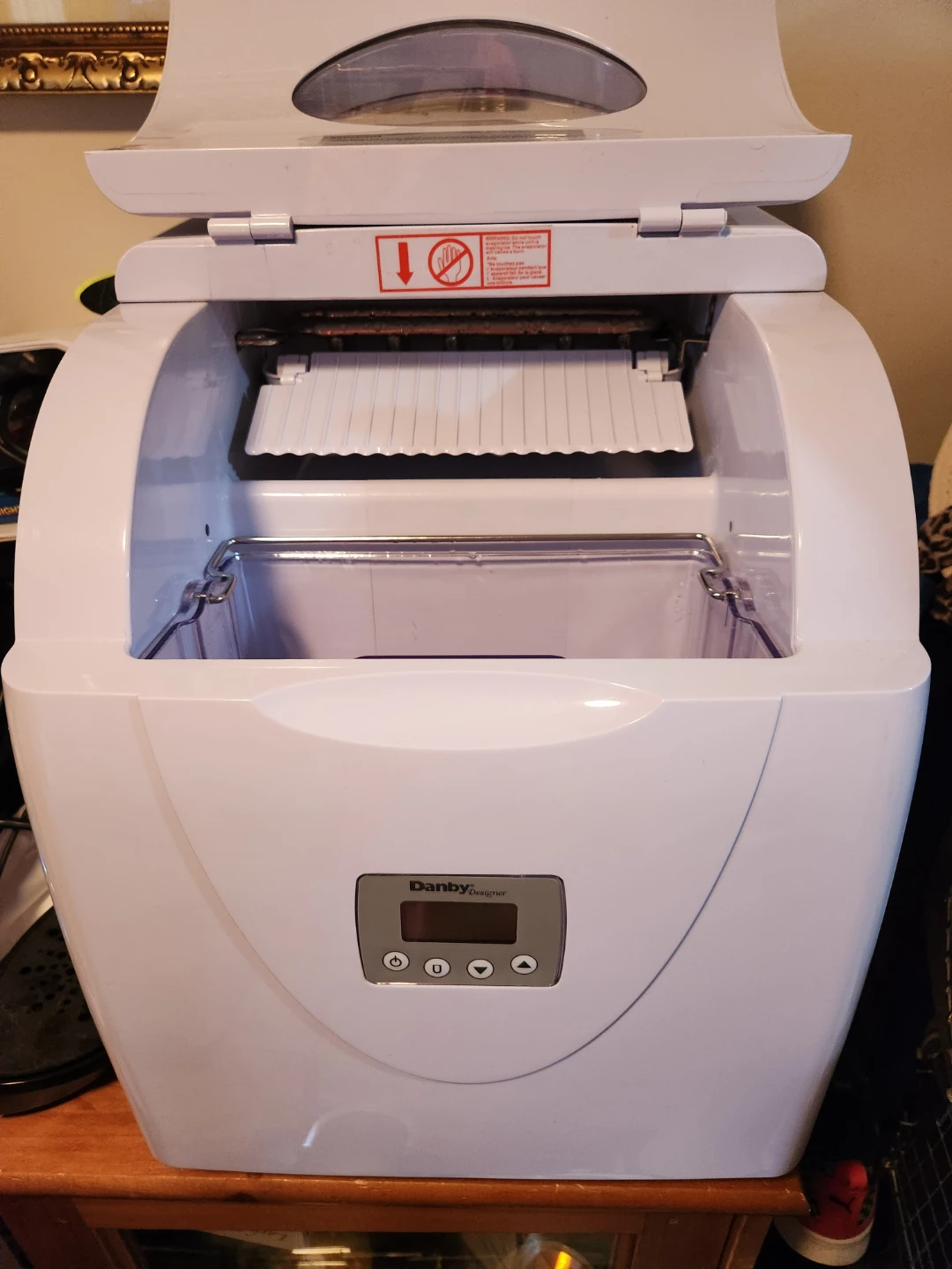 XL ICE MAKER MAKES 3 SIZES 33 POUNDS A DAY - photo 2
