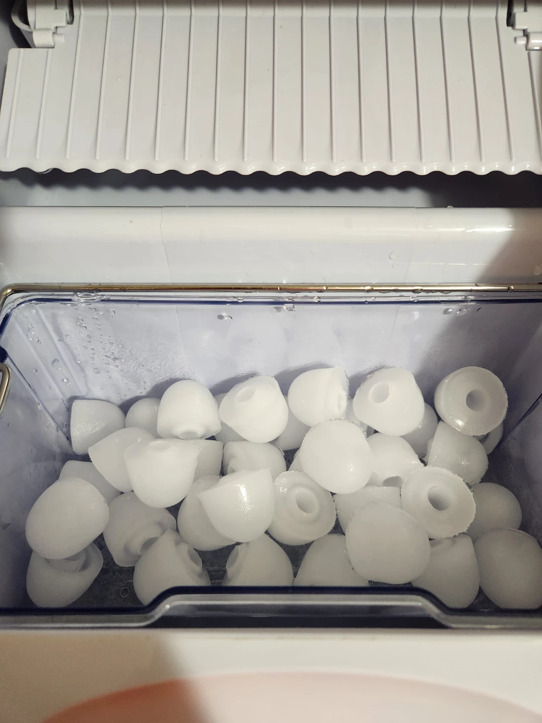 XL ICE MAKER MAKES 3 SIZES 33 POUNDS A DAY - photo 3