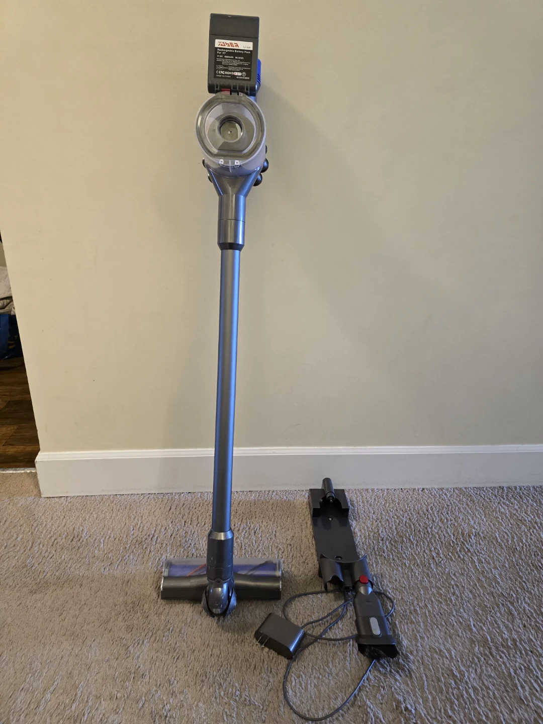 Dyson V7 vacuum - photo 3