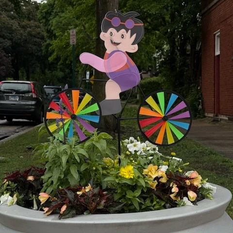 New Whimsical Garden Stake with Character Riding a Bicycle - photo 3