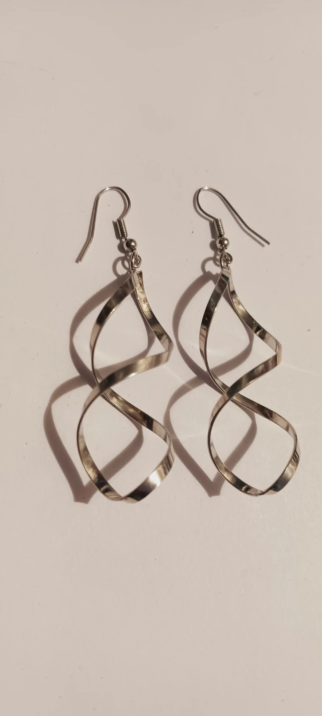 New !! Silver Tone Swirl Dangle Earrings - photo 4