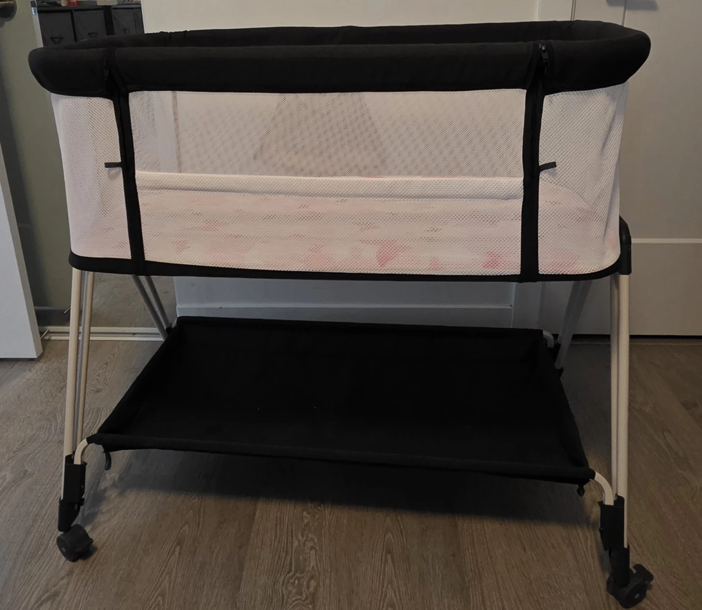 7 height adjustable baby bassinet - photo 3