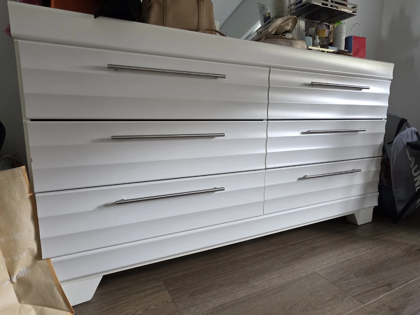 White 6-Drawer Dresser