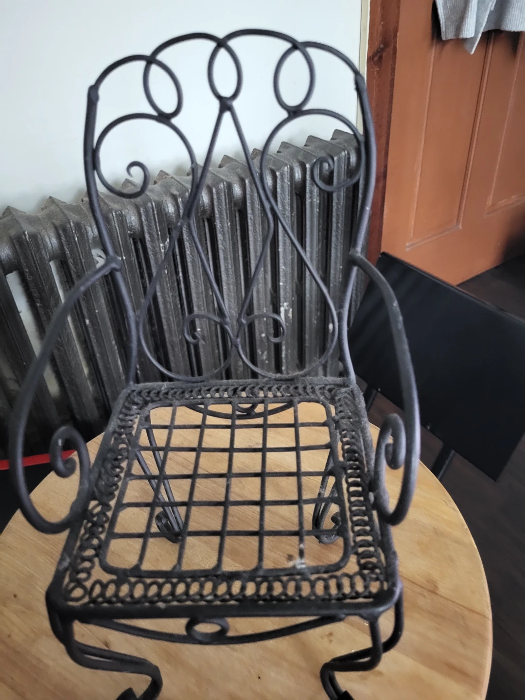 Black Metal Wire Scrollwork Mini Chair - photo 2