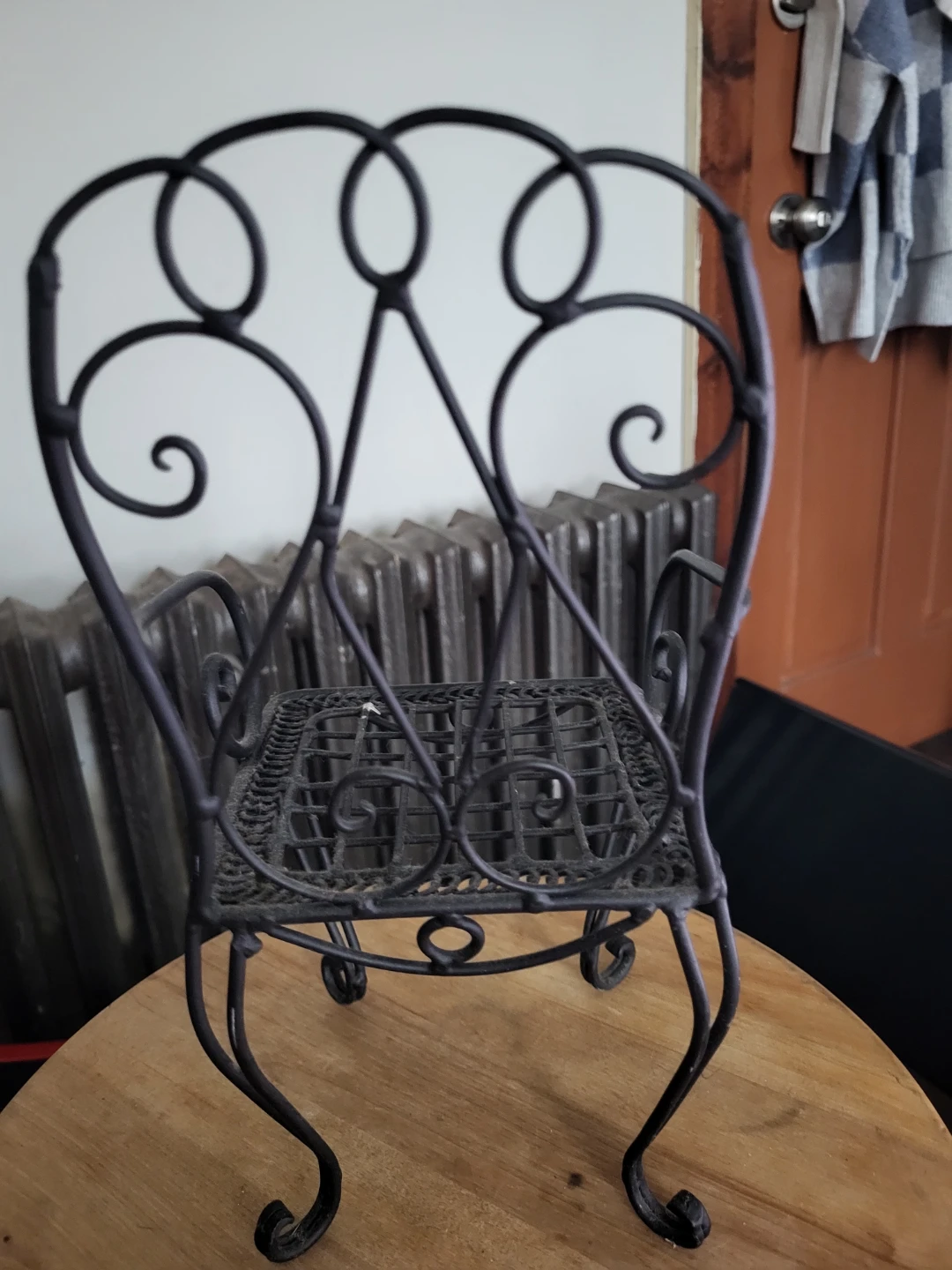 Black Metal Wire Scrollwork Mini Chair - photo 3