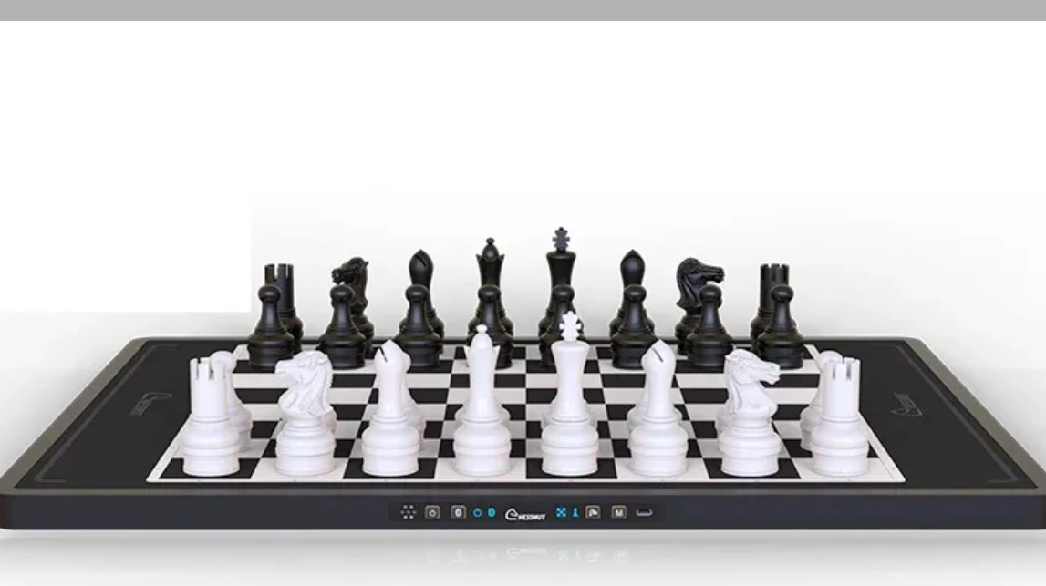 Brand New Chessnut MOVE AI Robotic Chess Set