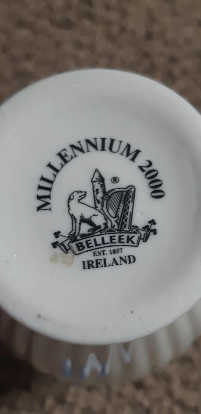 Belleek & Wedgwood Vases - photo 3