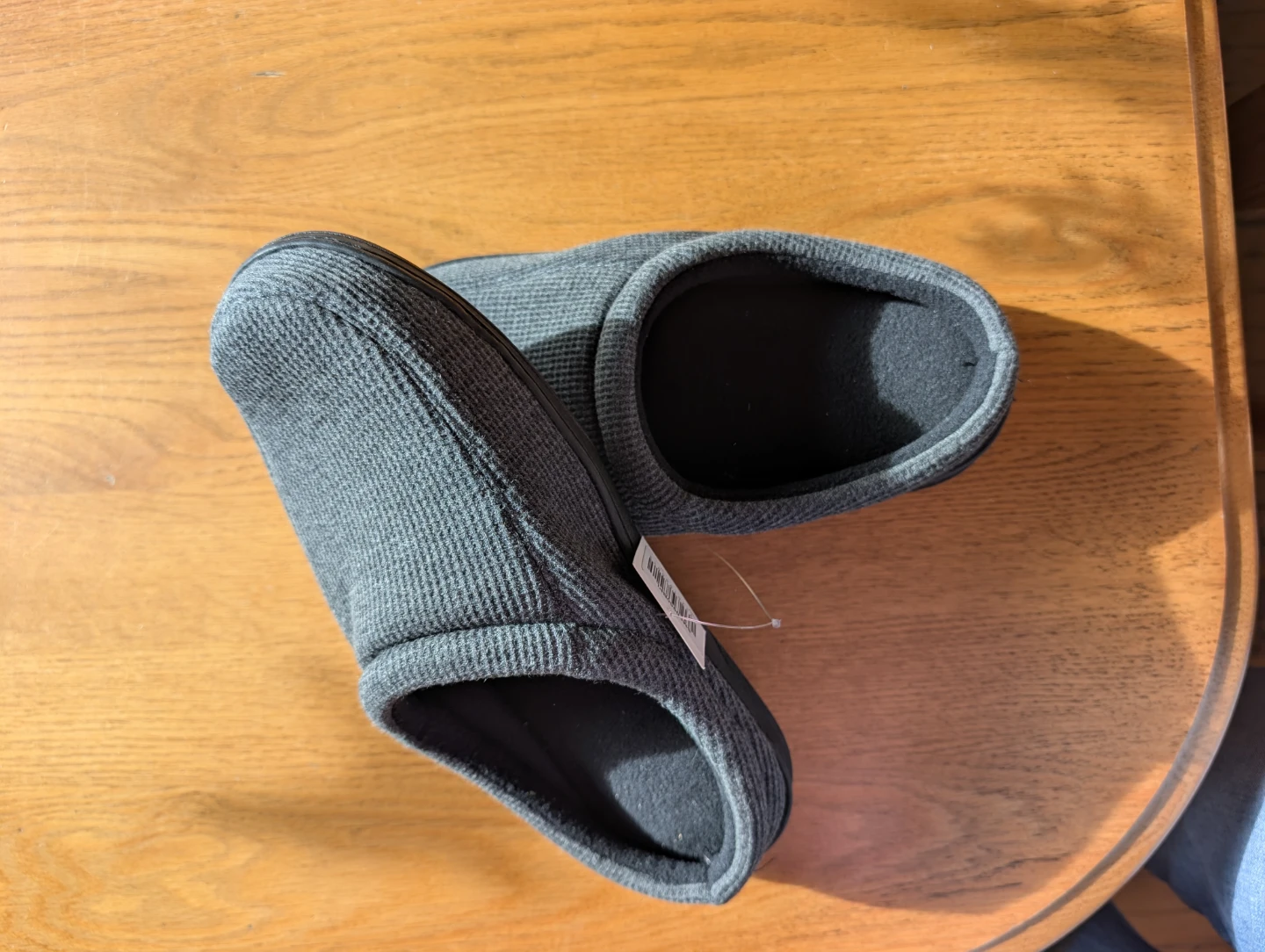 Men's Grey Slippers Size Large (11-12)