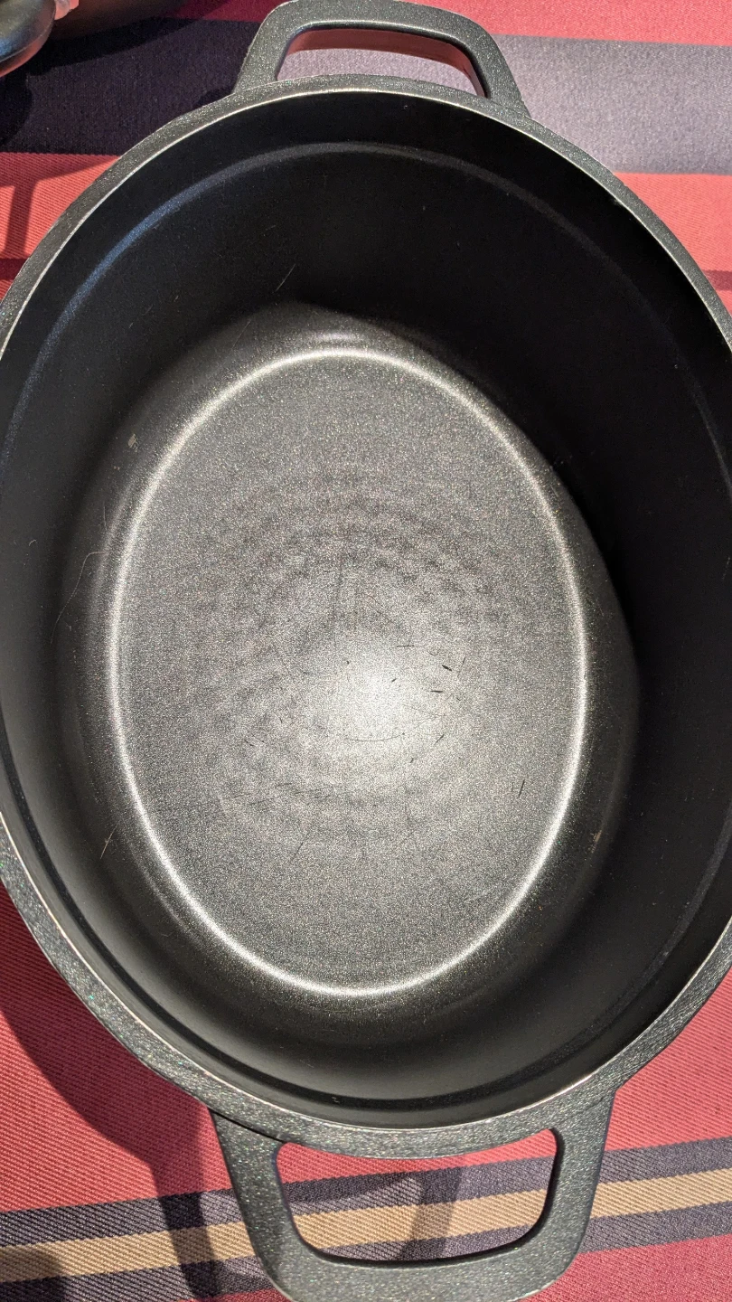 Wok and Oval Dutch Oven - photo 2
