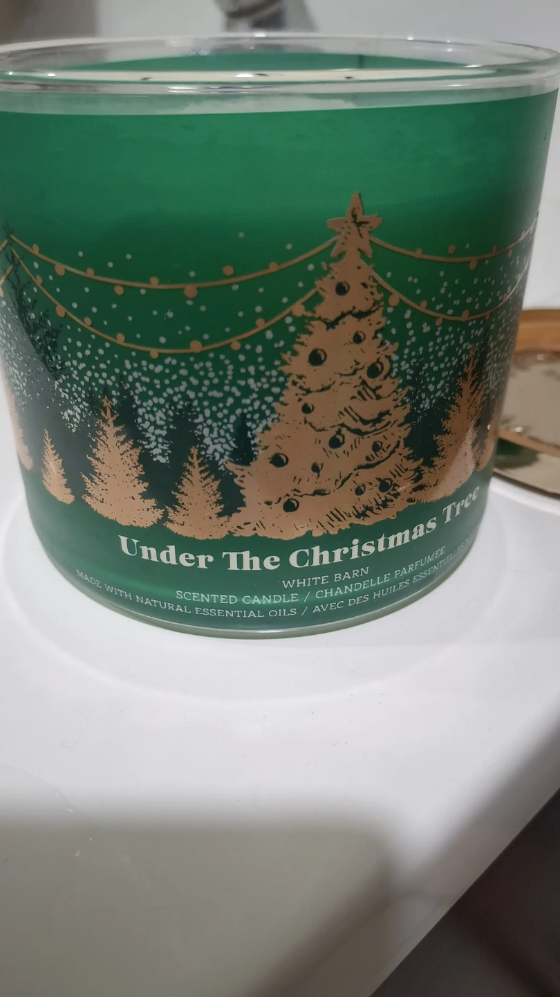 Bath & Body Works Under The Christmas Tree Scented Candle