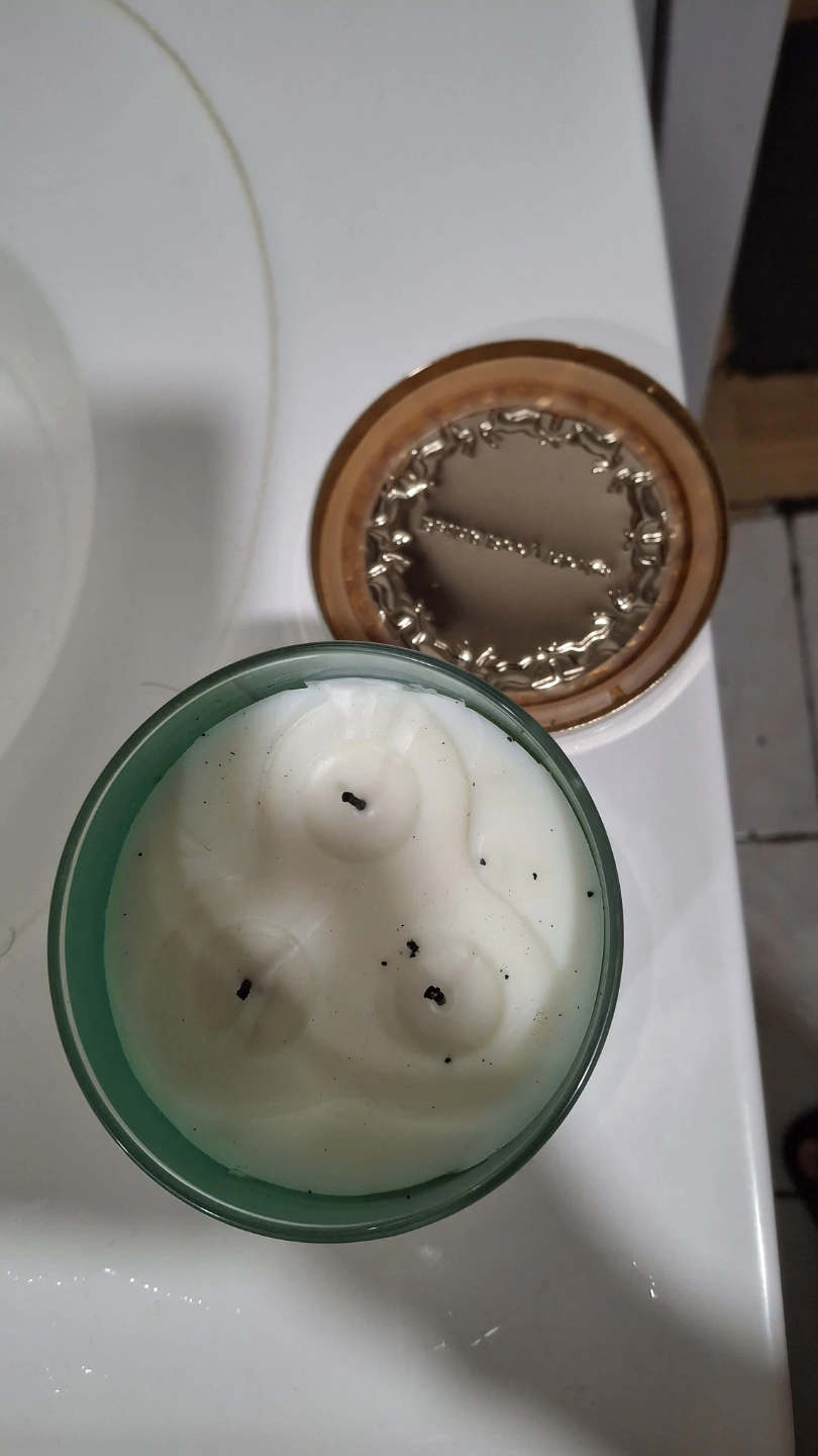 Bath & Body Works Under The Christmas Tree Scented Candle - photo 2