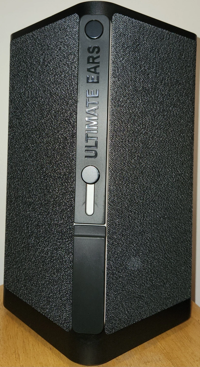 Ultimate ears Hyperboom speaker smoke free no pets. - photo 4