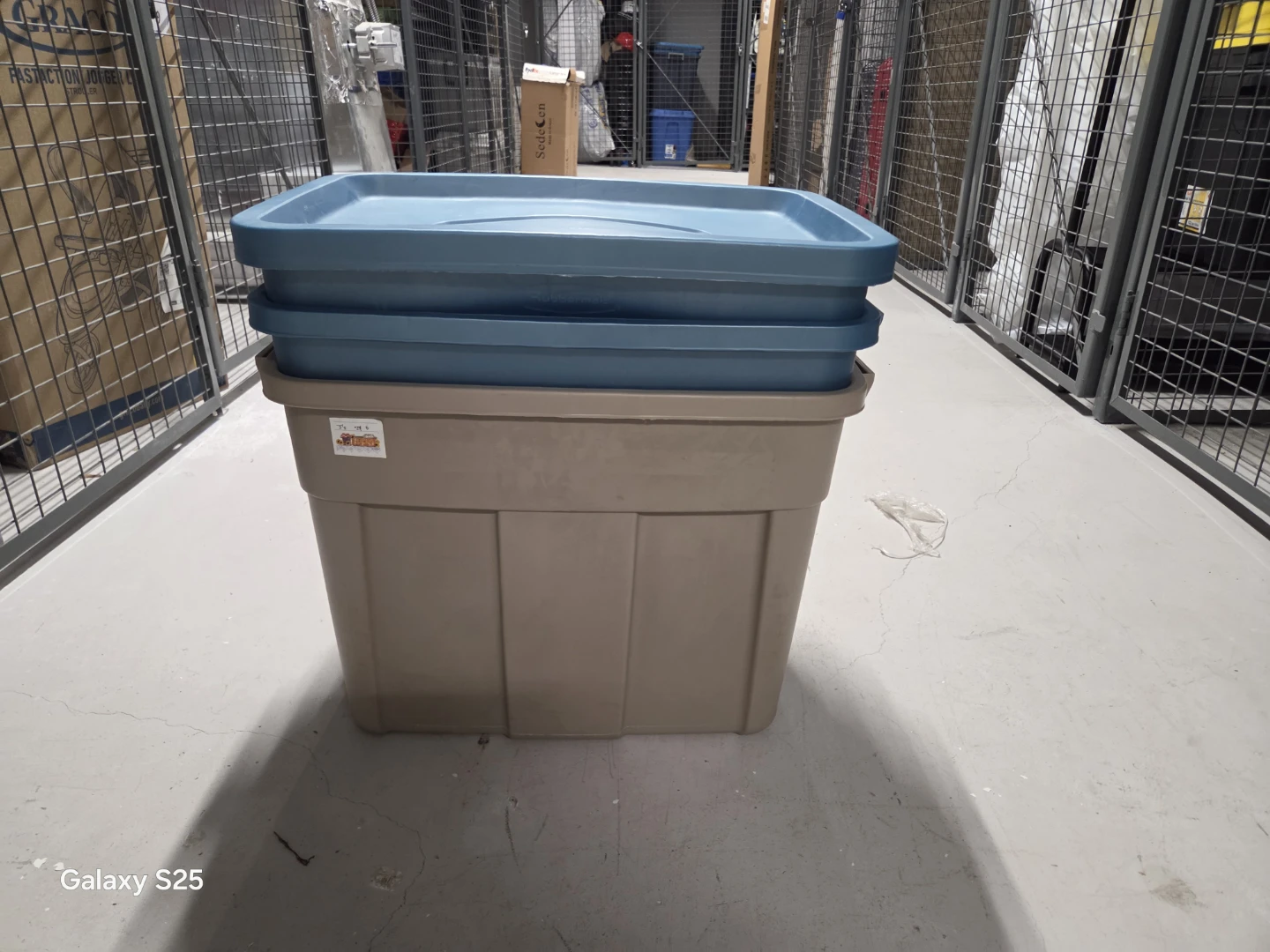 Rubbermaid Storage Totes - photo 3