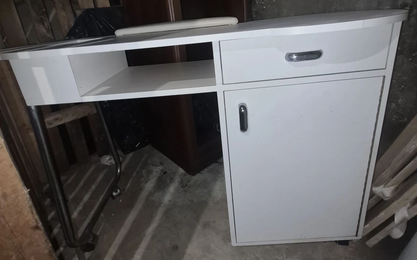 White Nail Tech Desk with Storage - photo 2