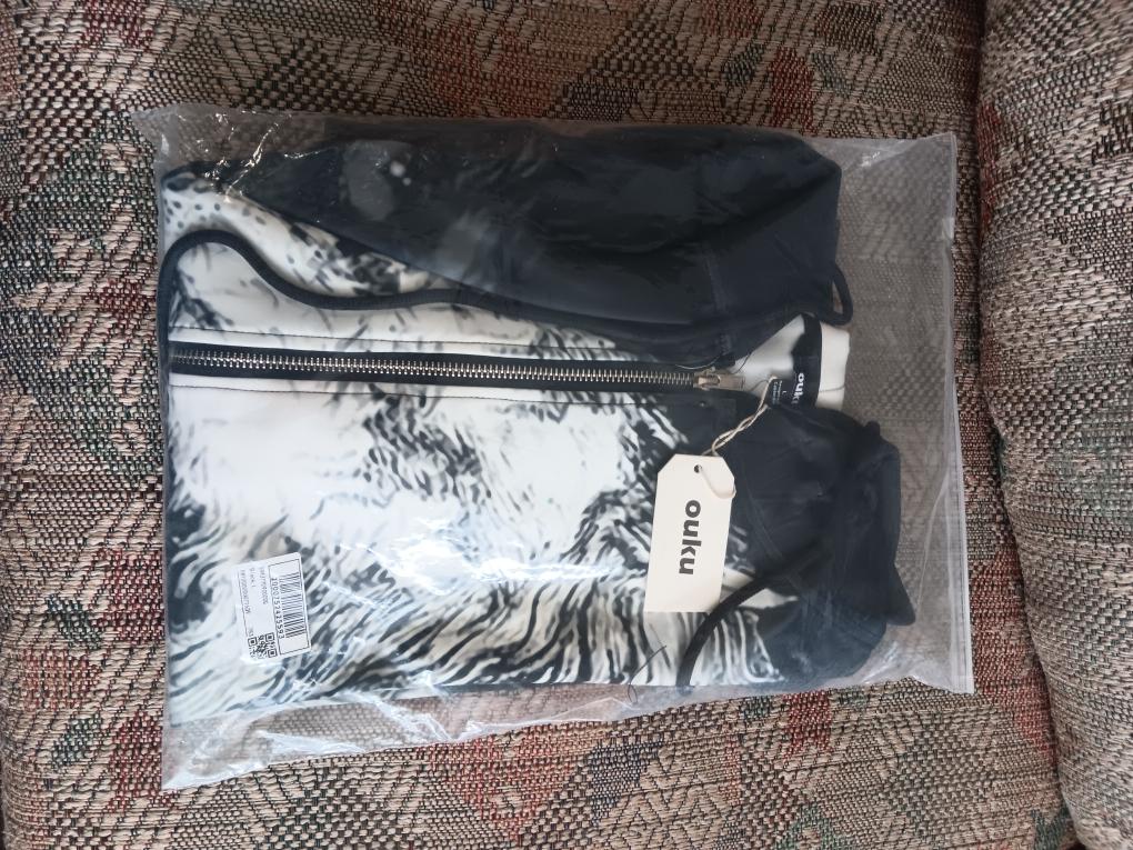 Oulku Graphic Print Zip-Up Hoodie - photo 3