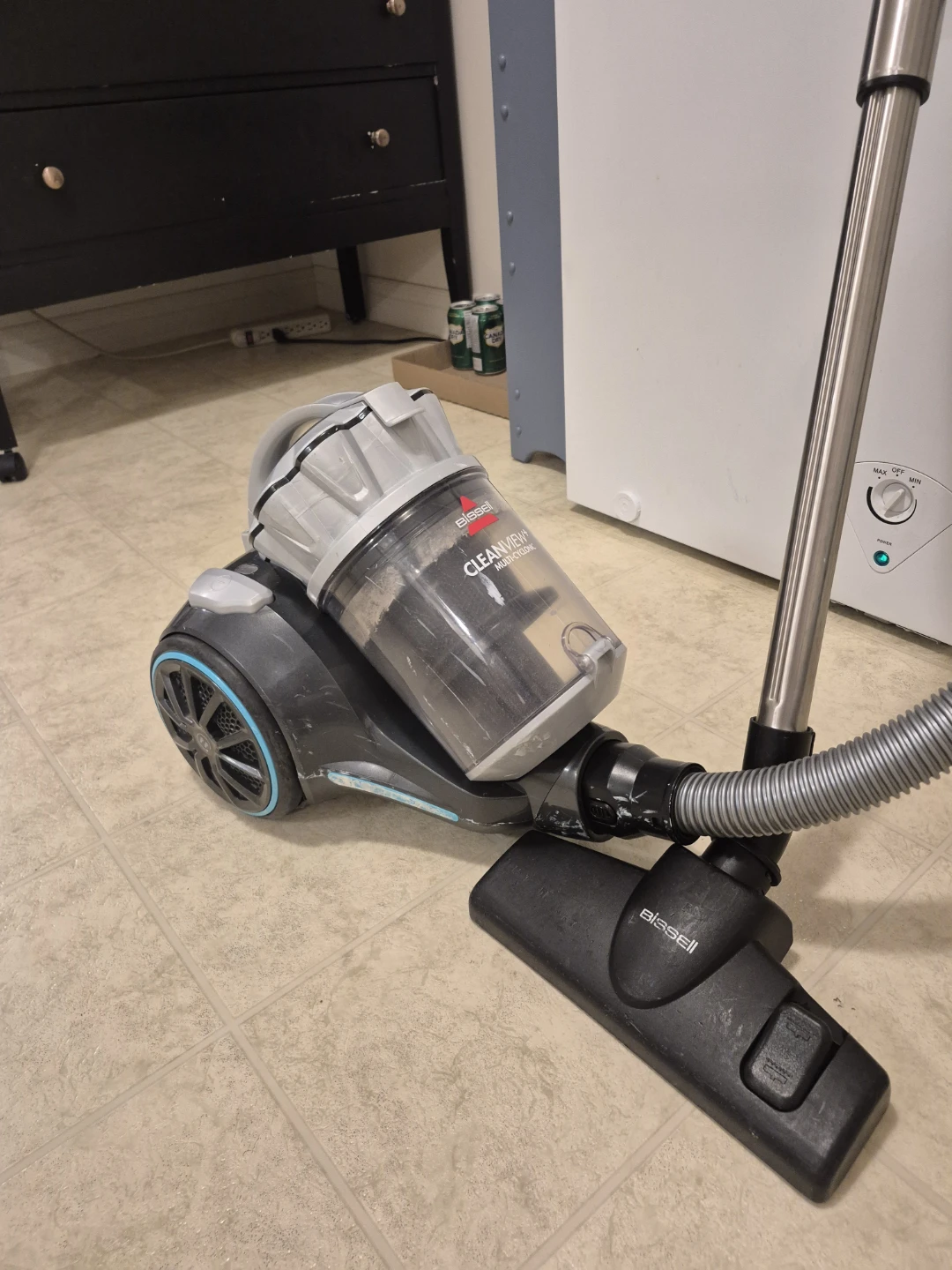 Bissell CleanView Bagless Vacuum Cleaner - photo 3