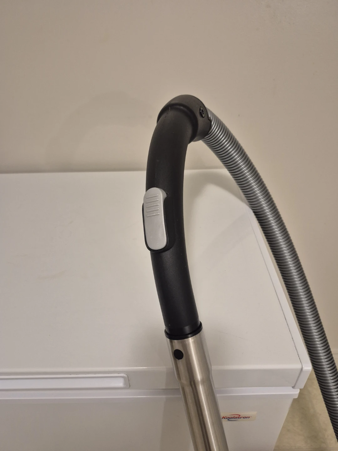 Bissell CleanView Bagless Vacuum Cleaner - photo 5