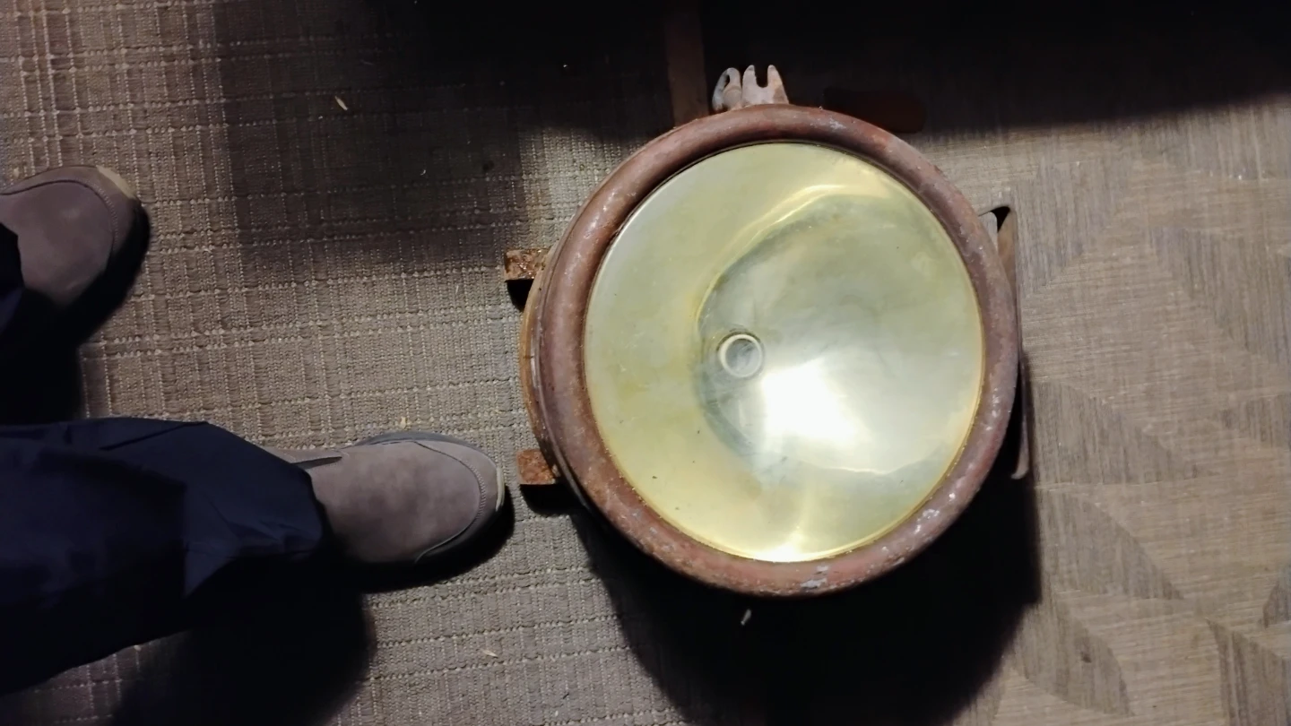 Vintage Train Engine Spotlight - photo 2