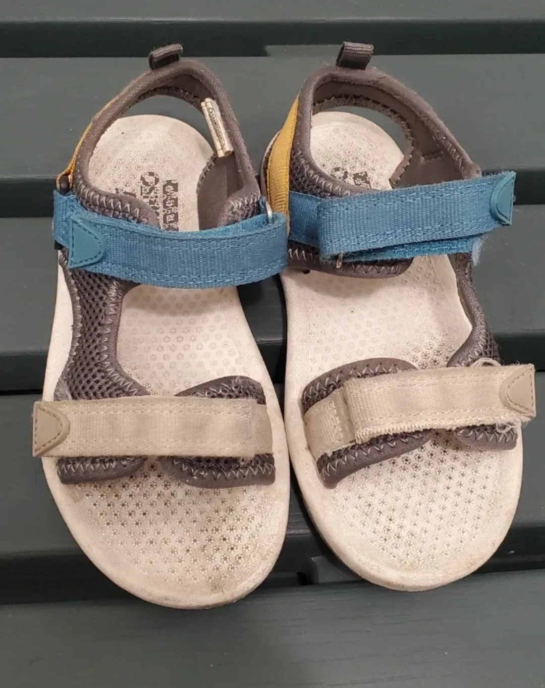 OshKosh B'gosh Kids Sandals Size 11M - photo 2