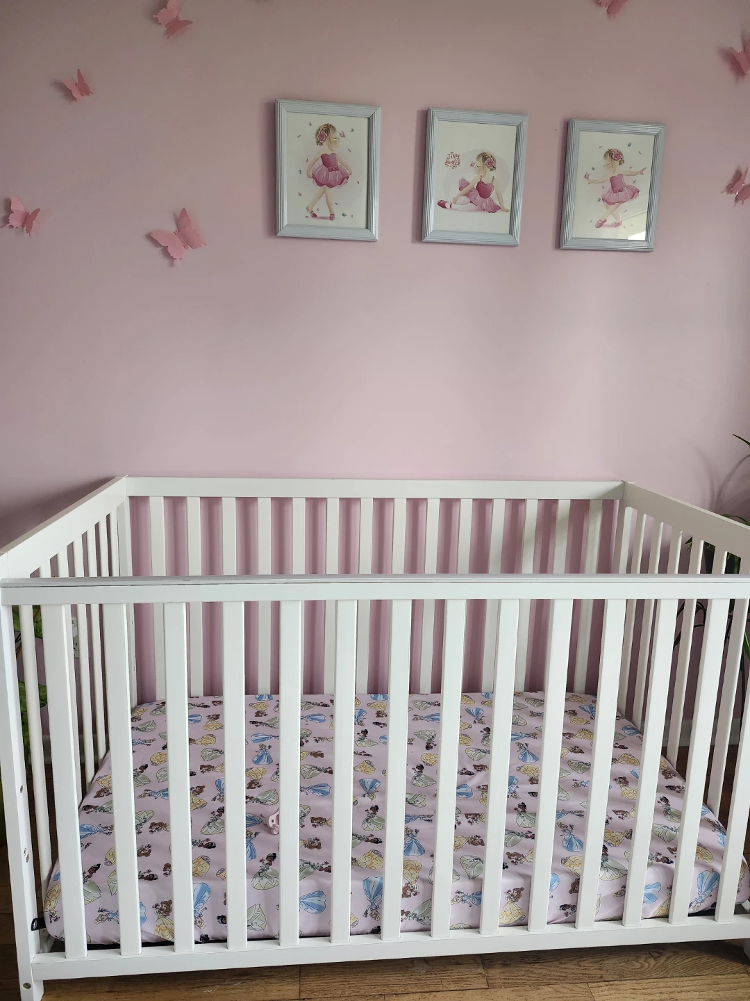 White Crib ( Just the crib)