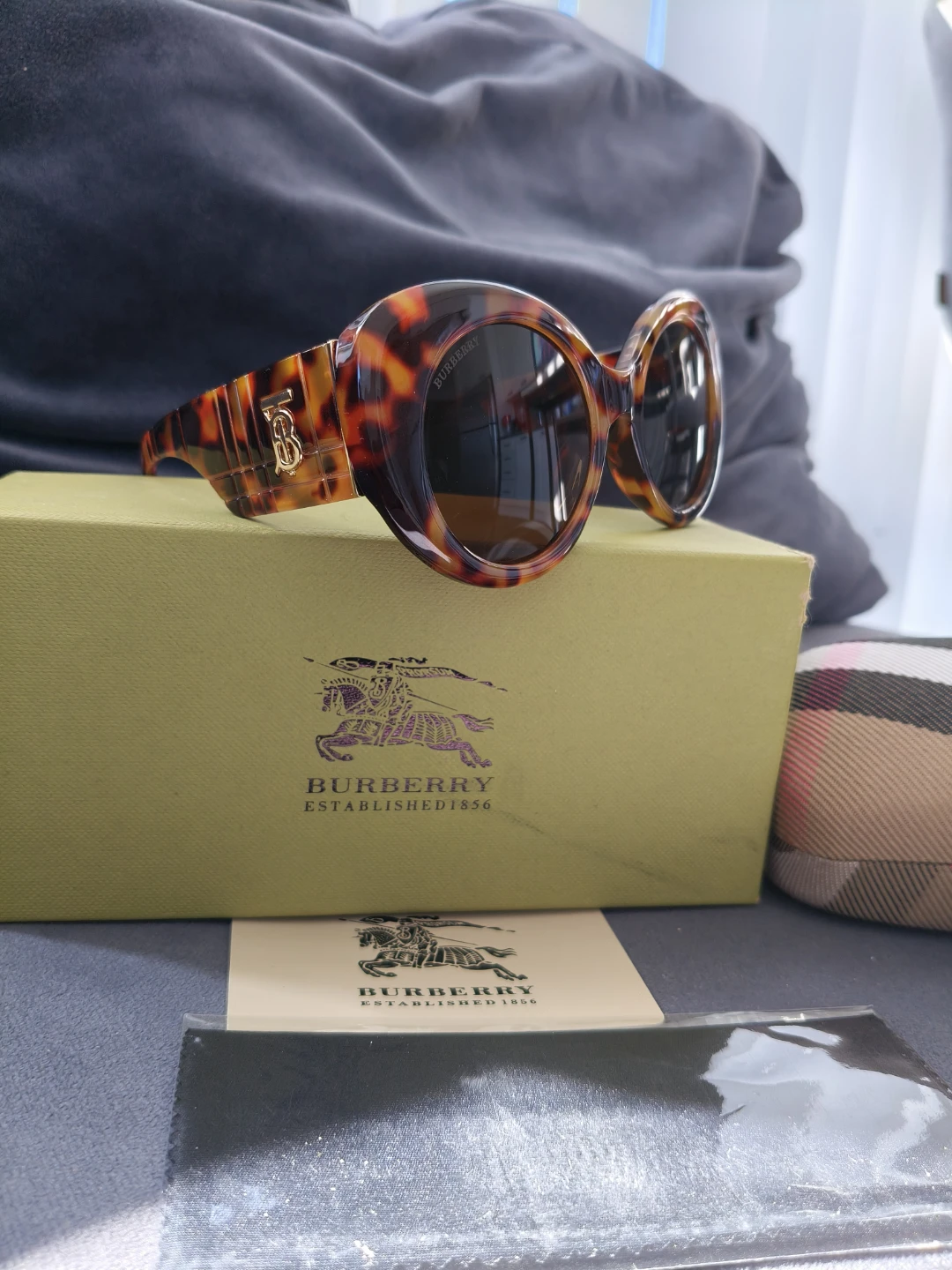 Burberry Tortoiseshell Sunglasses - photo 4