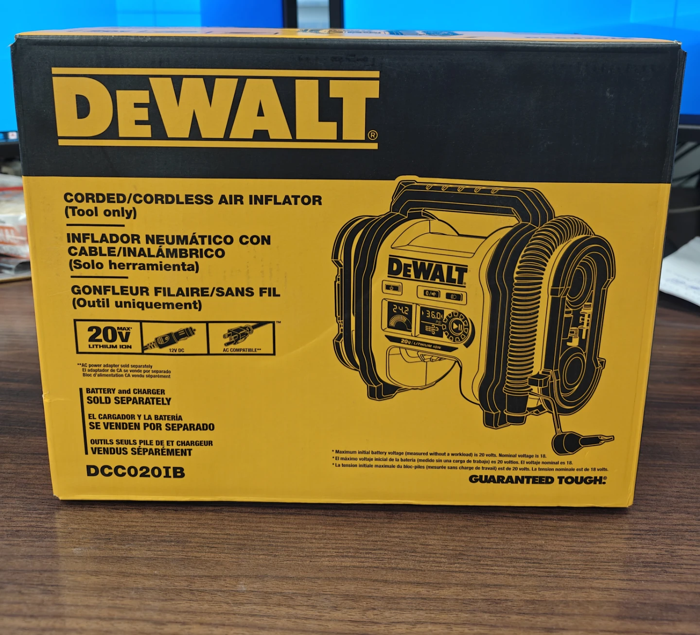 DeWalt 20V MAX Cordless/Corded Air Inflator DCC020IB