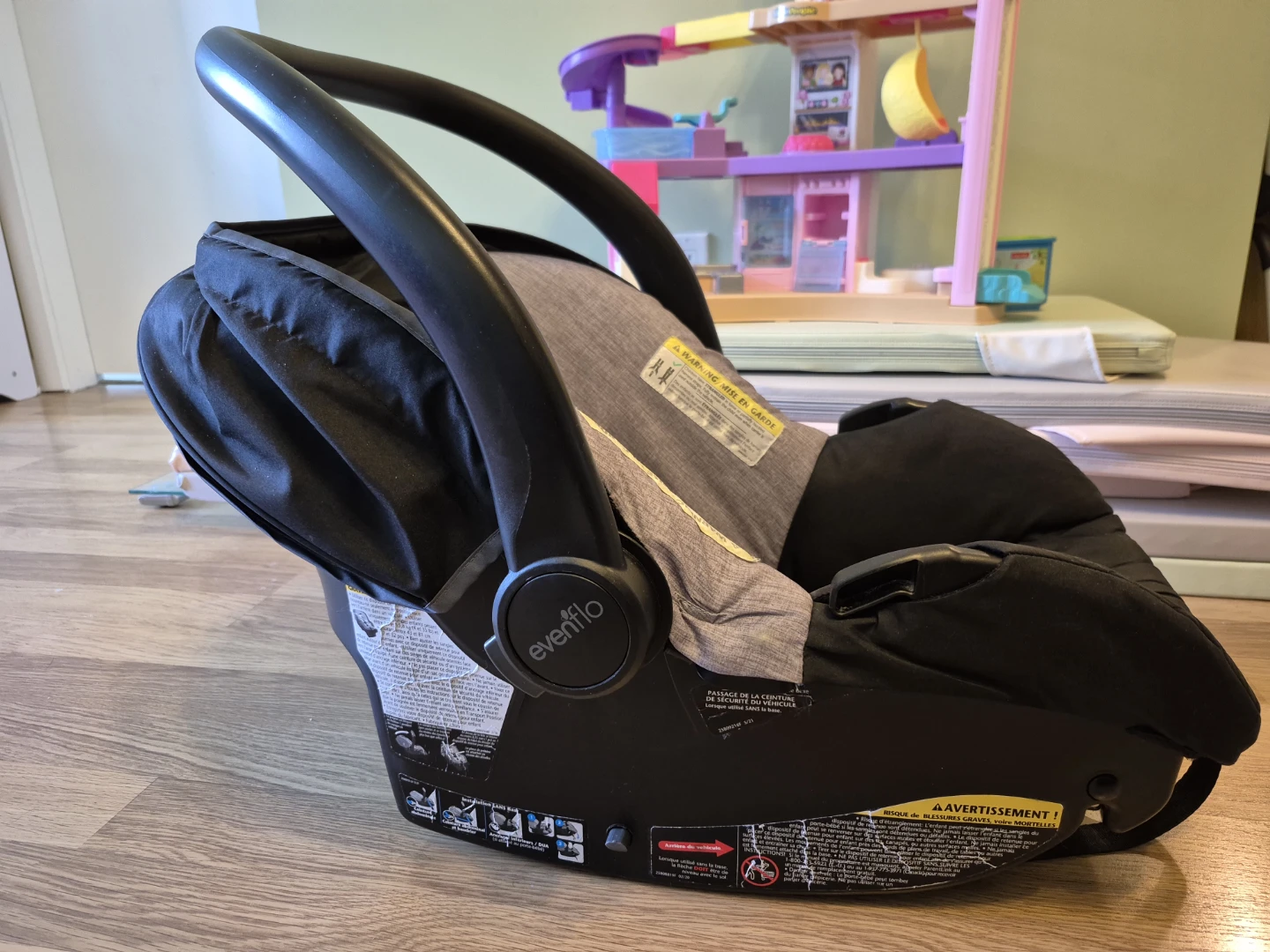 Evenflo LiteMax Sport Infant Car Seat & baby prudence. - photo 2