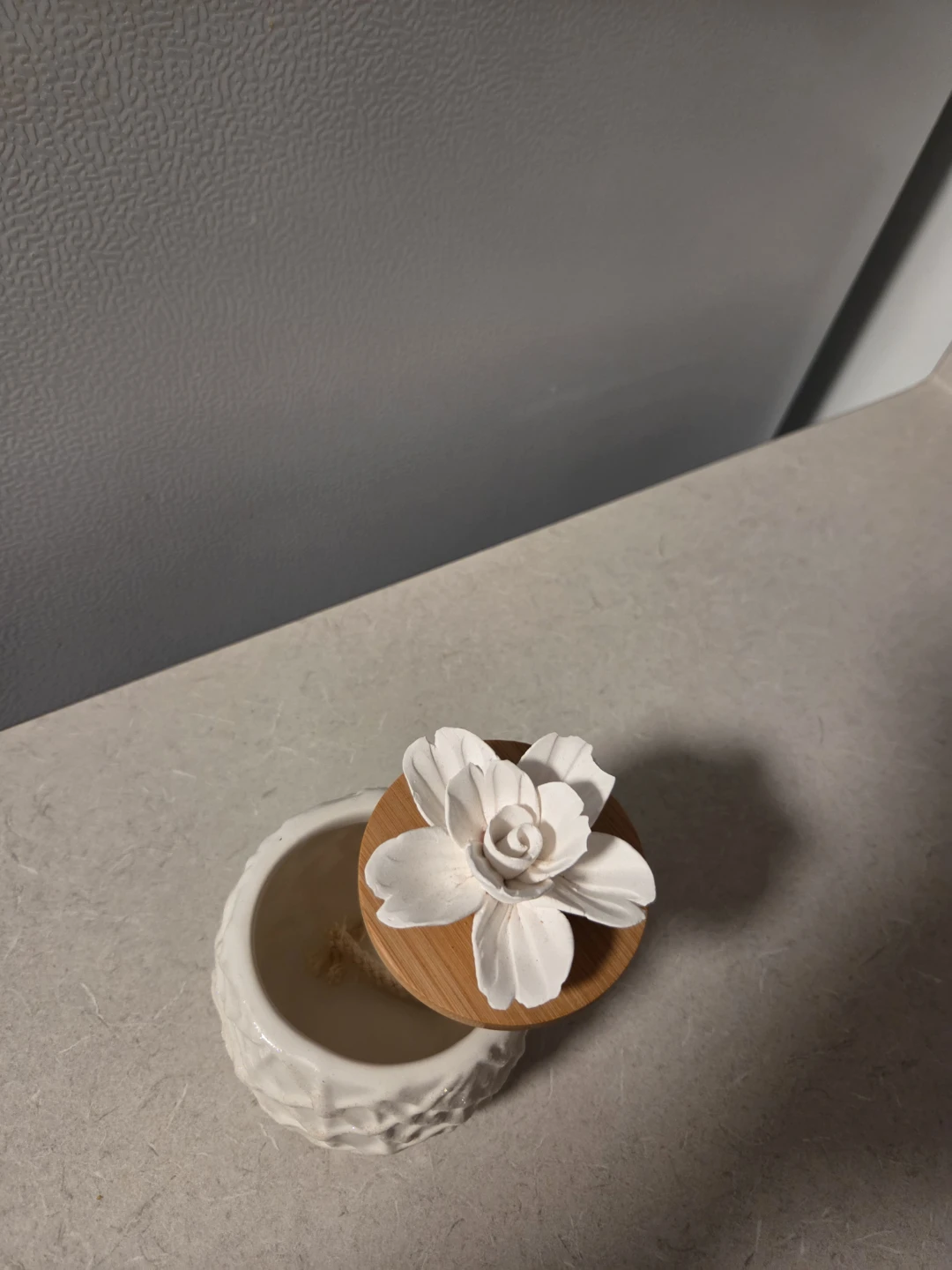 White Ceramic Diffuser with Flower Top