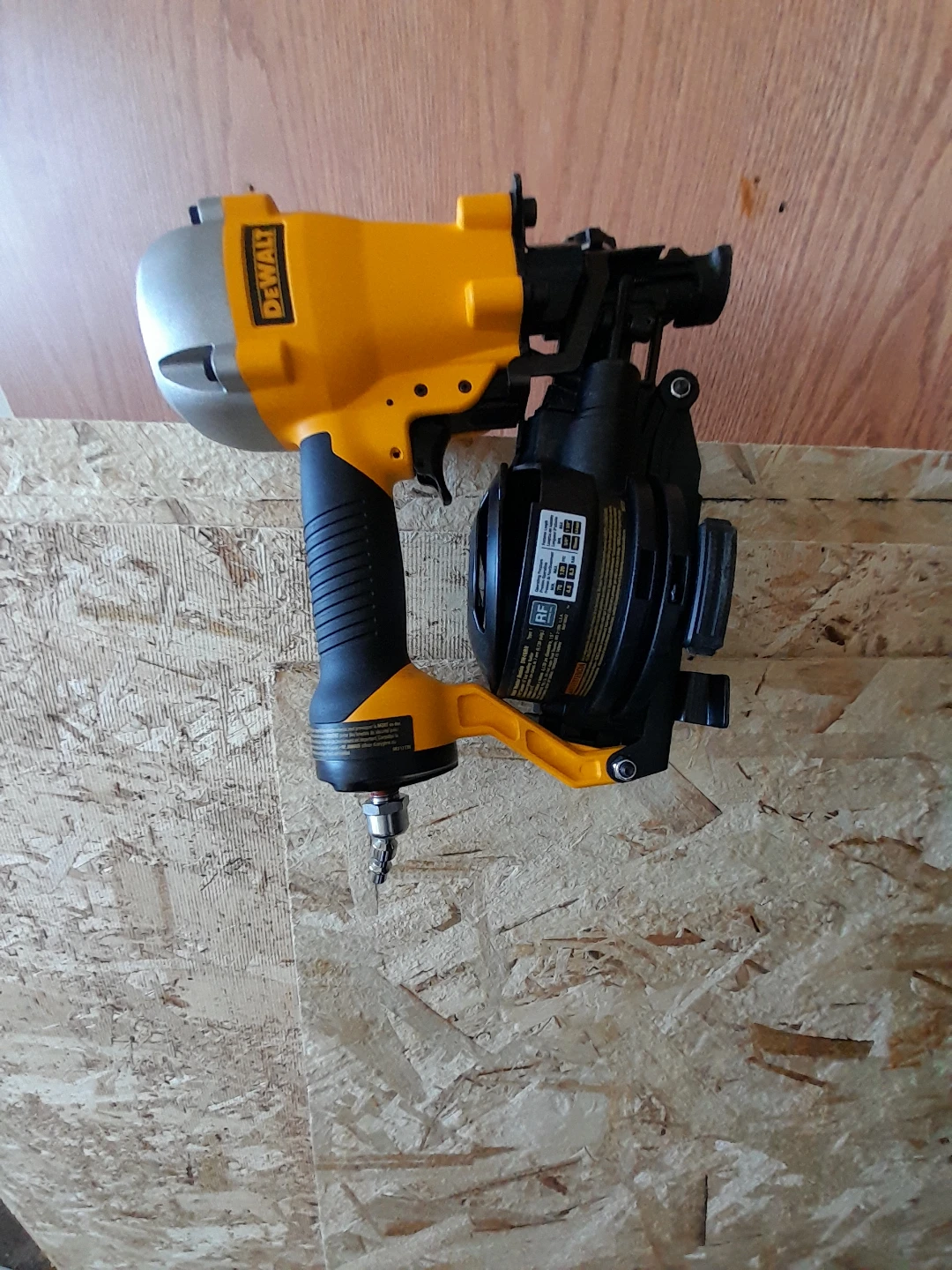 DeWalt DW46RNN Coil Roofing Nailer - photo 2
