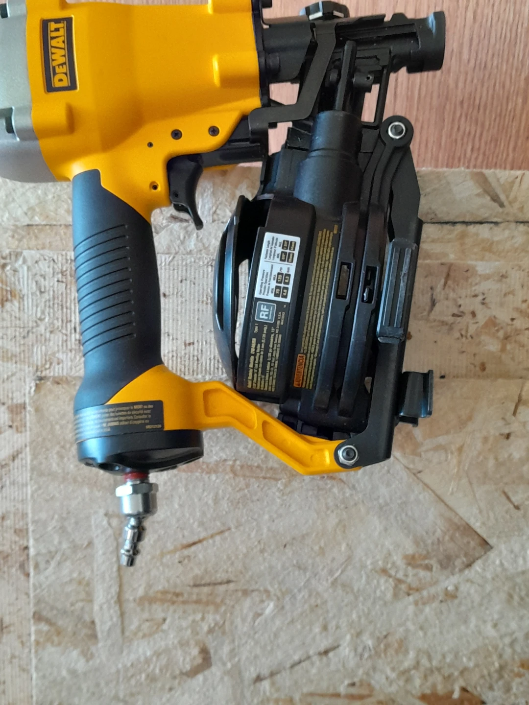 DeWalt DW46RNN Coil Roofing Nailer - photo 4