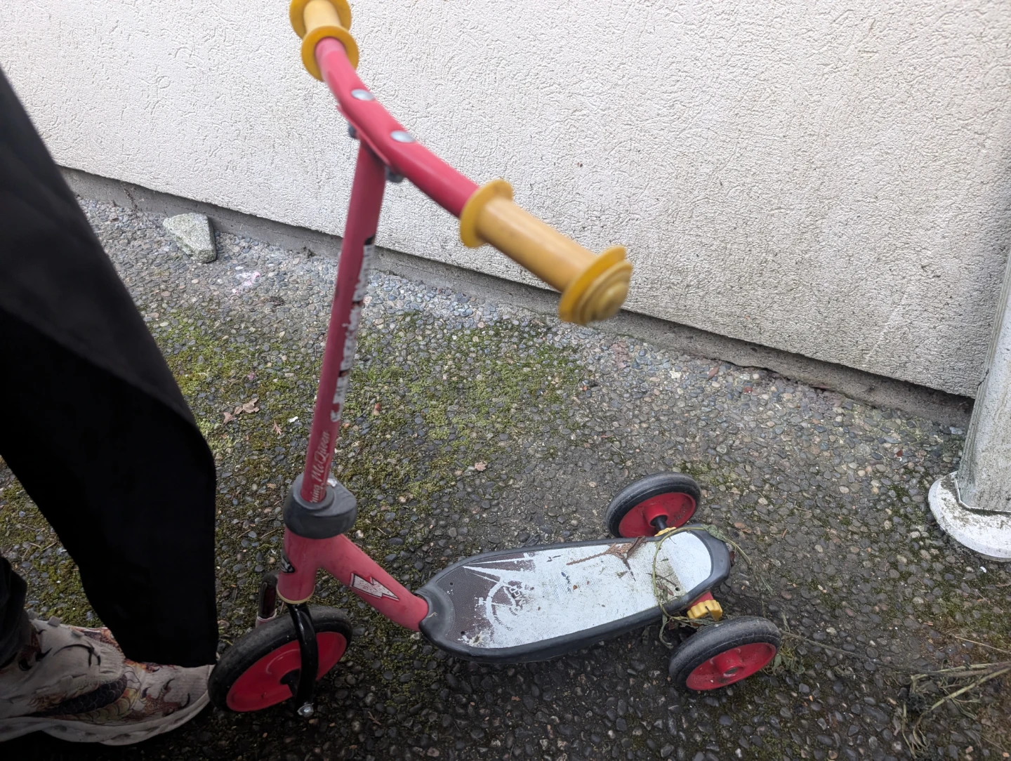 Red 3-Wheel Kids Scooter