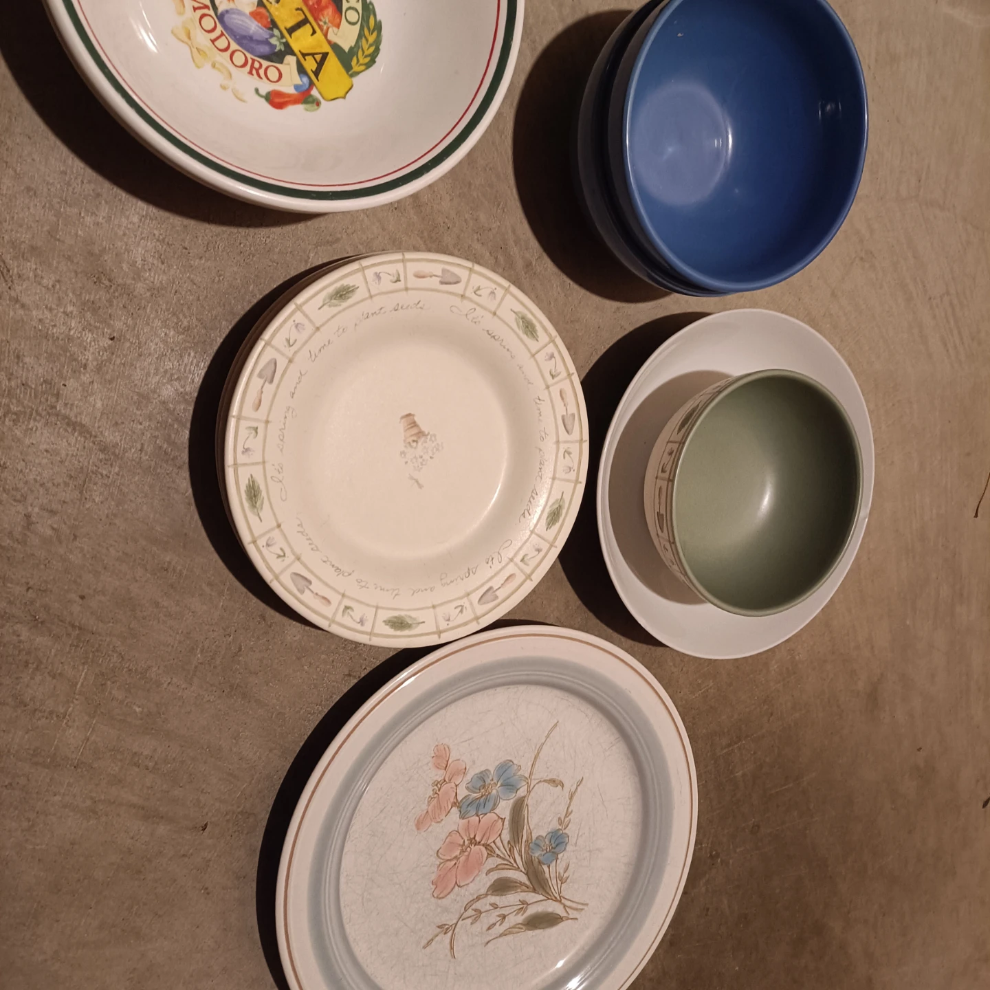 Mixed Lot of Kitchenware Including Bowls and Plates - photo 2