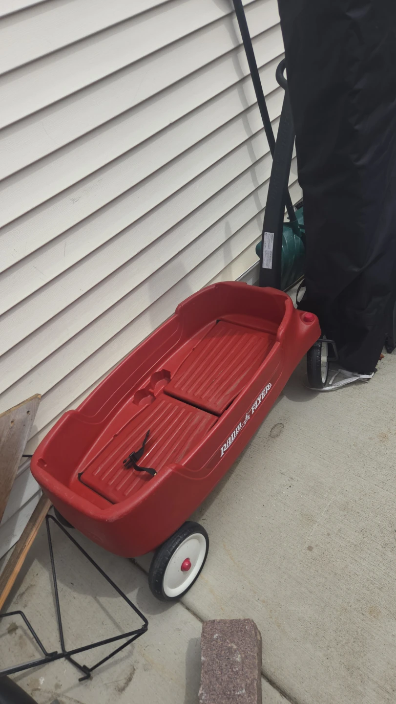 Radio Flyer Red Little Red Wagon - photo 2