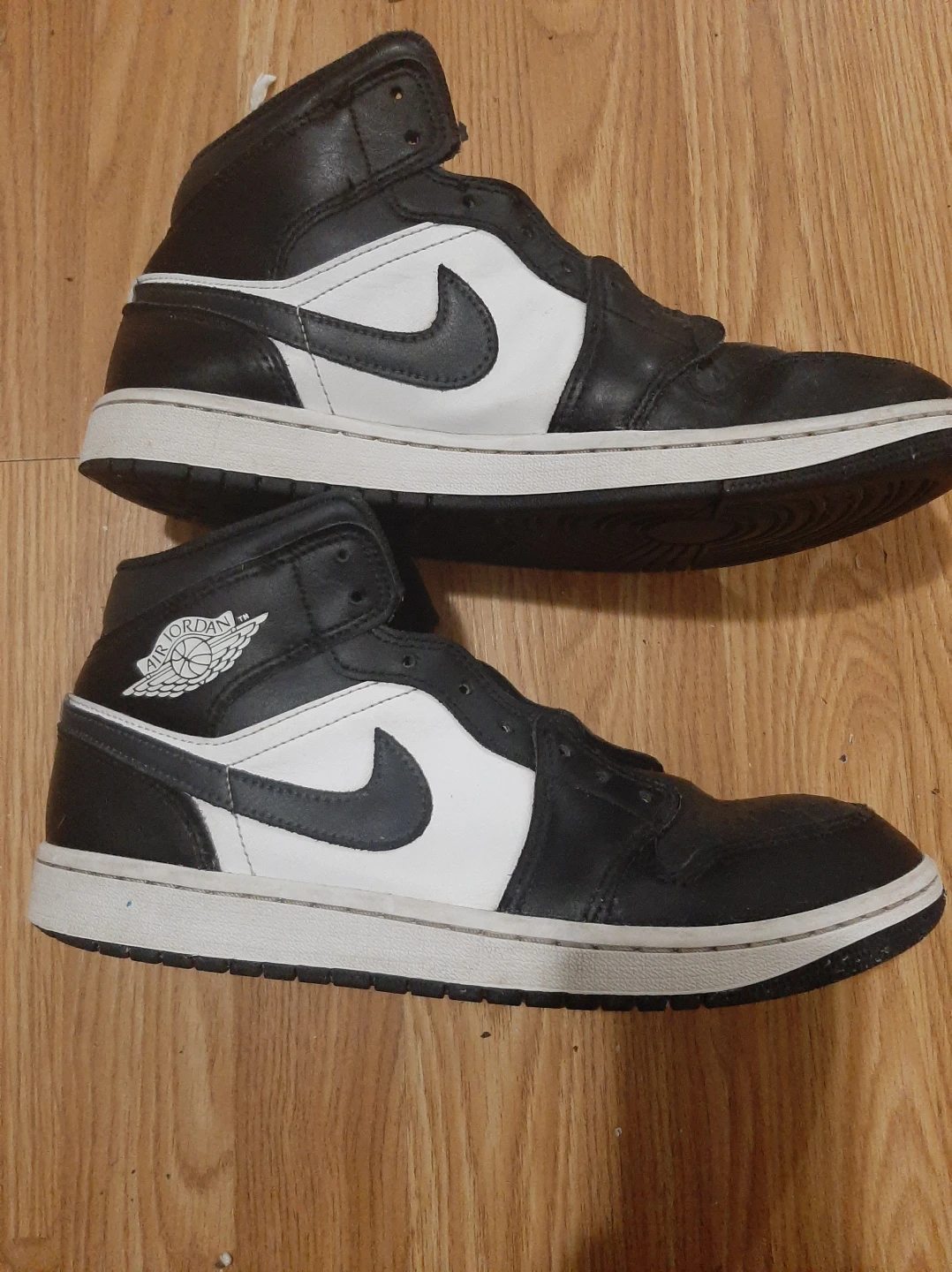 Air Jordan 1 Mid Sneakers